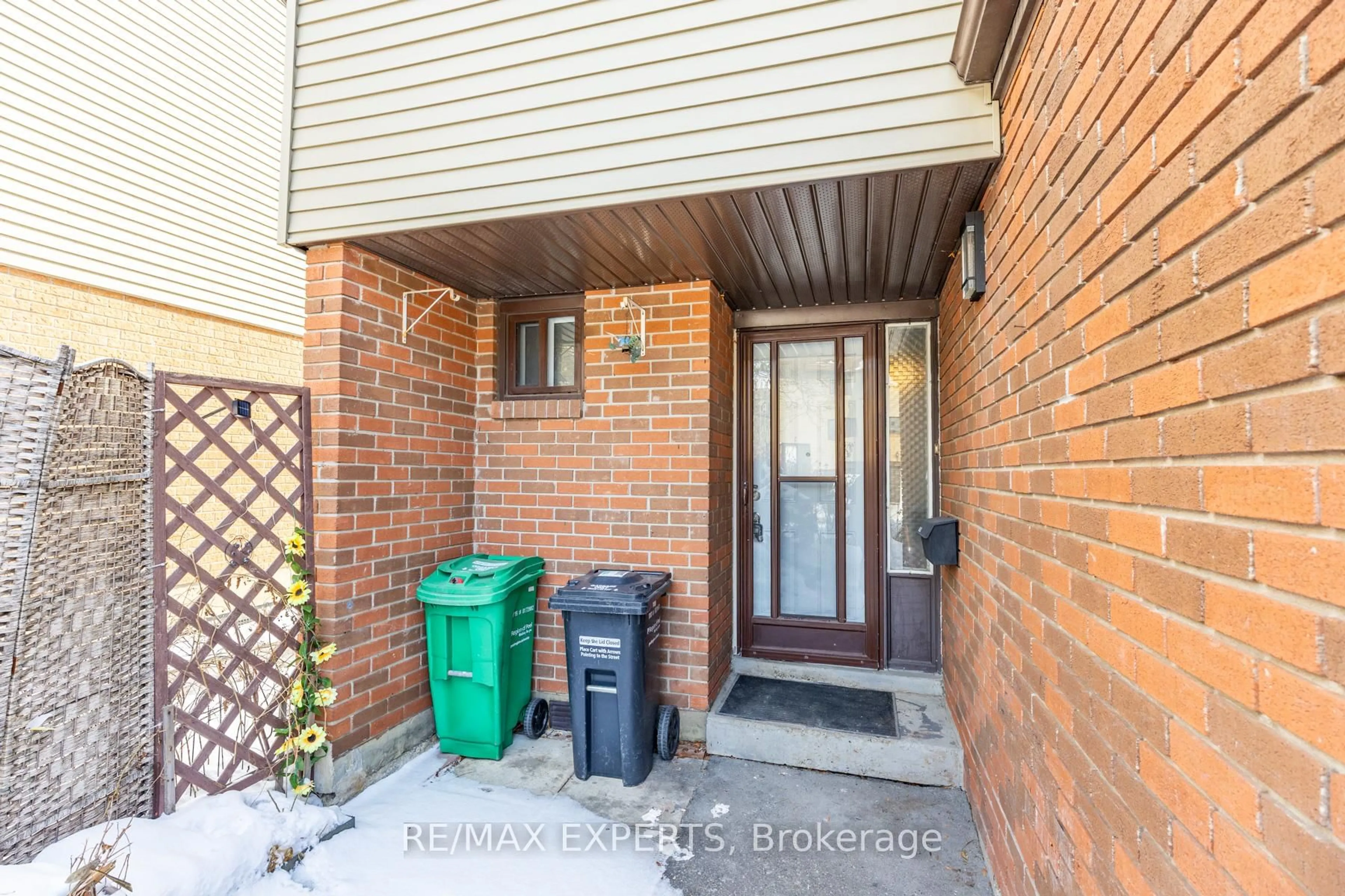 Unknown for 31 Carleton Pl, Brampton Ontario L6T 3Z4