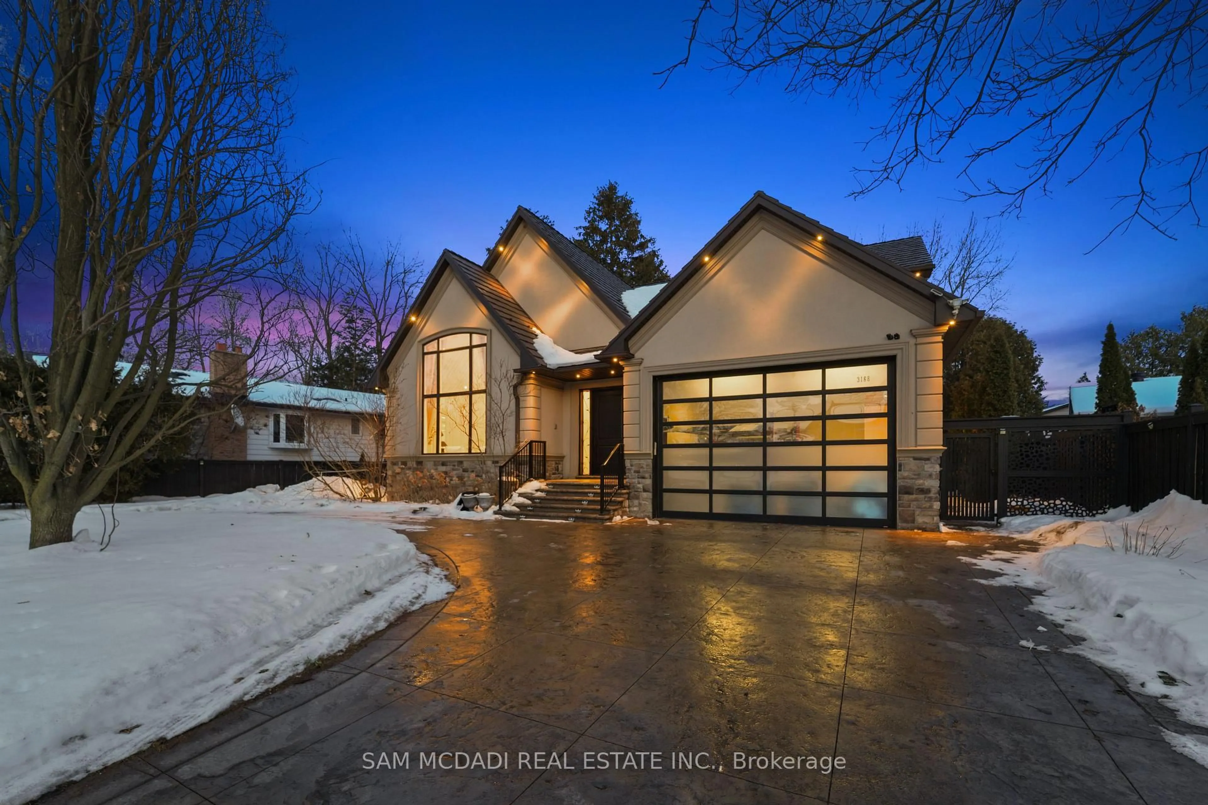 Unknown for 3168 Lakeshore Rd, Oakville Ontario L6L 1J6