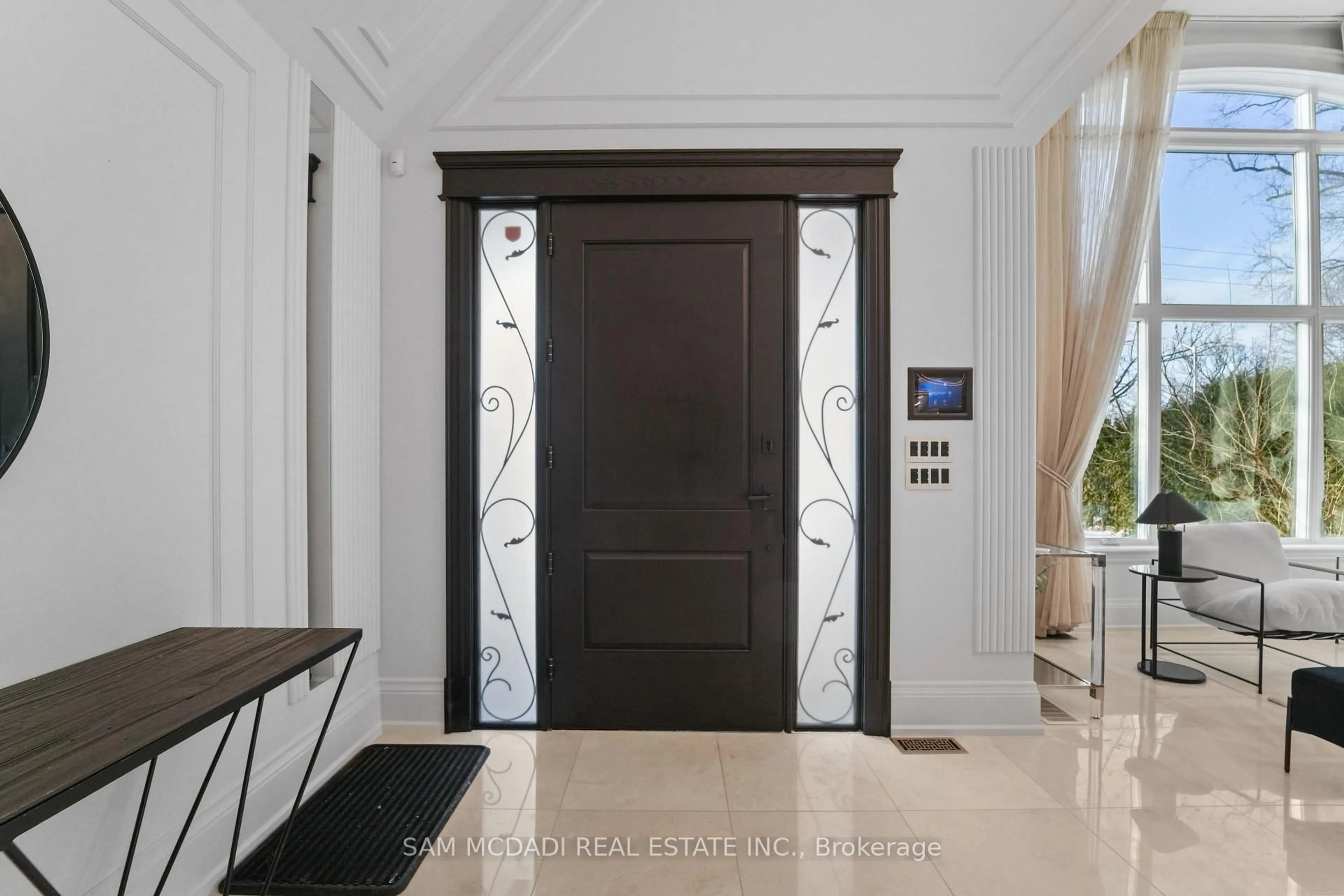 Indoor entryway for 3168 Lakeshore Rd, Oakville Ontario L6L 1J6