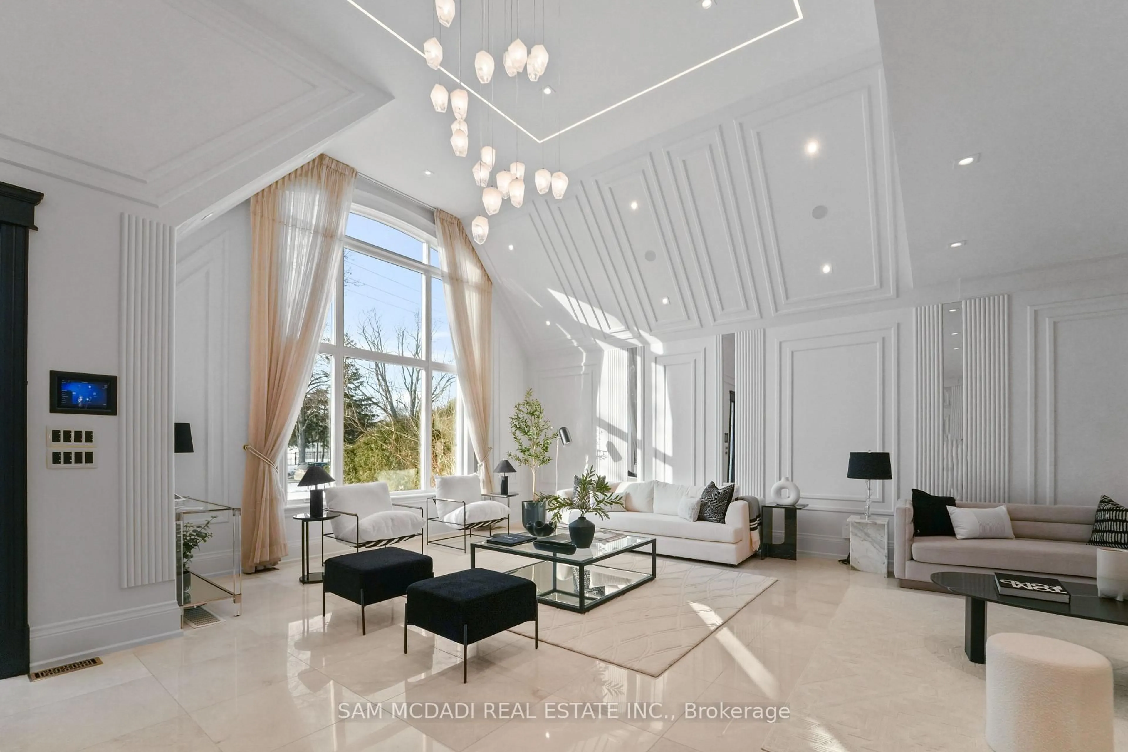 Living room with furniture, unknown for 3168 Lakeshore Rd, Oakville Ontario L6L 1J6