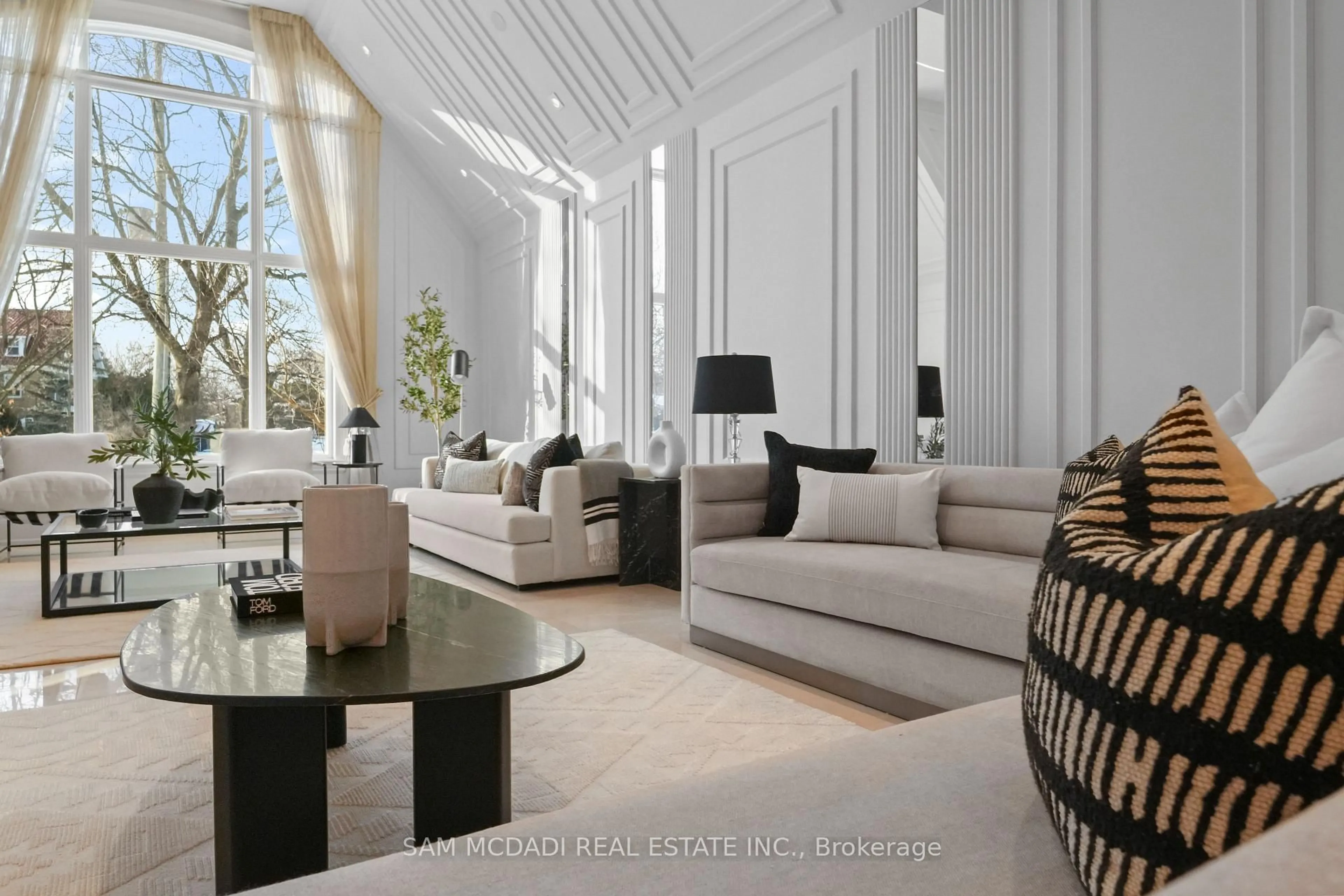 Living room with furniture, unknown for 3168 Lakeshore Rd, Oakville Ontario L6L 1J6