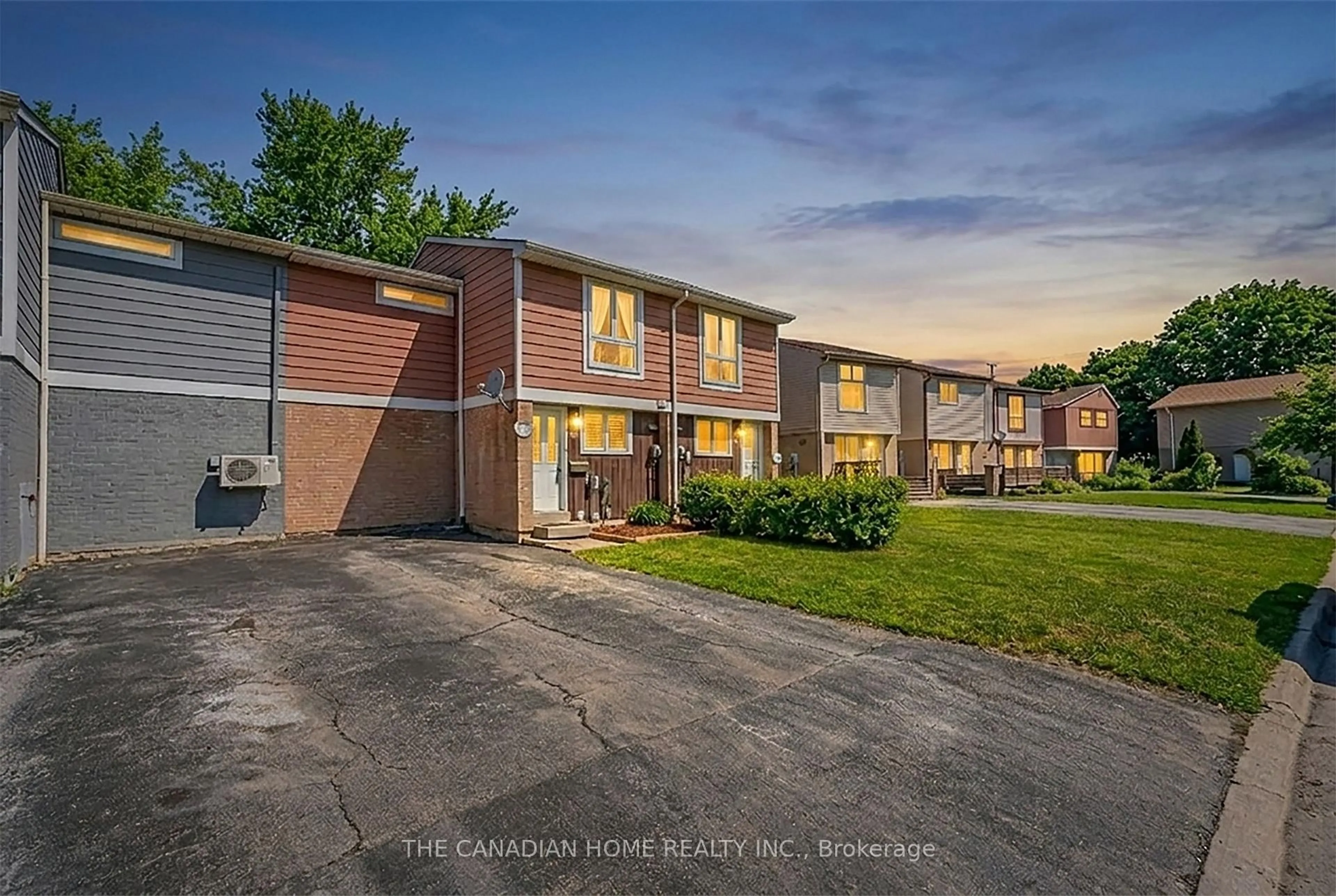 A pic from outside/outdoor area/front of a property/back of a property/a pic from drone, unknown for 22 Hindquarter Crt, Brampton Ontario L6S 2C3