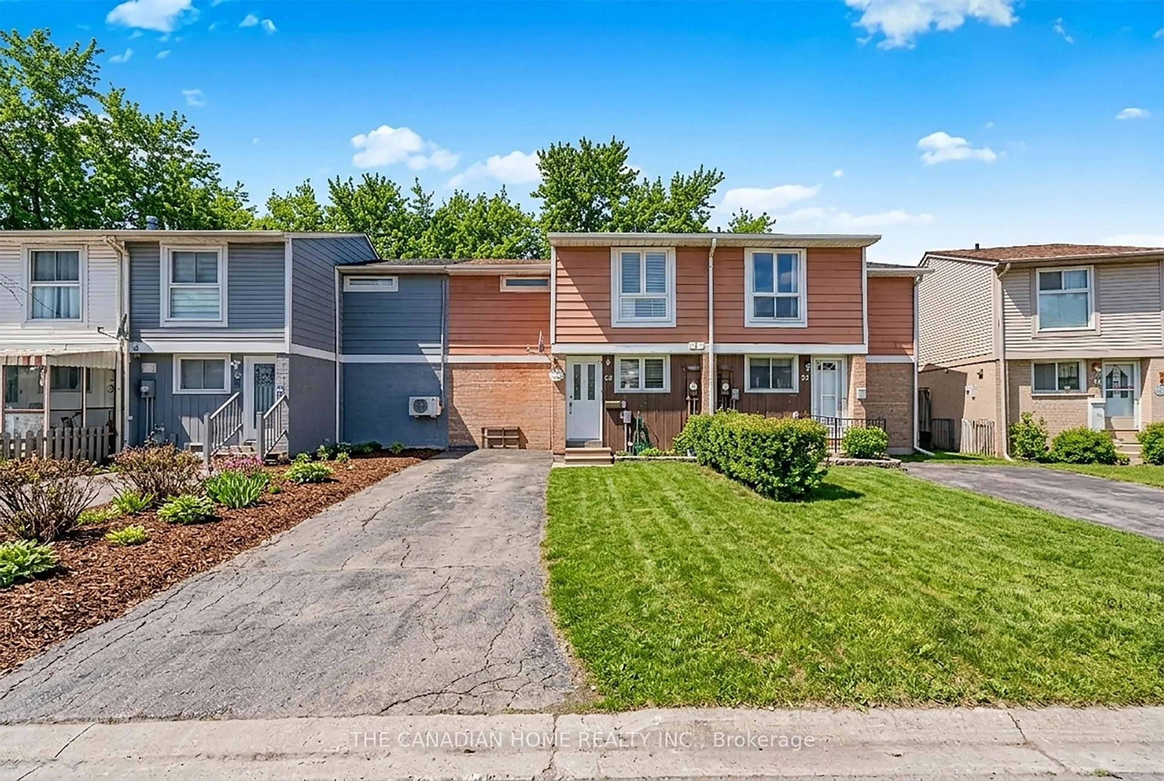 Home with brick exterior material, street for 22 Hindquarter Crt, Brampton Ontario L6S 2C3