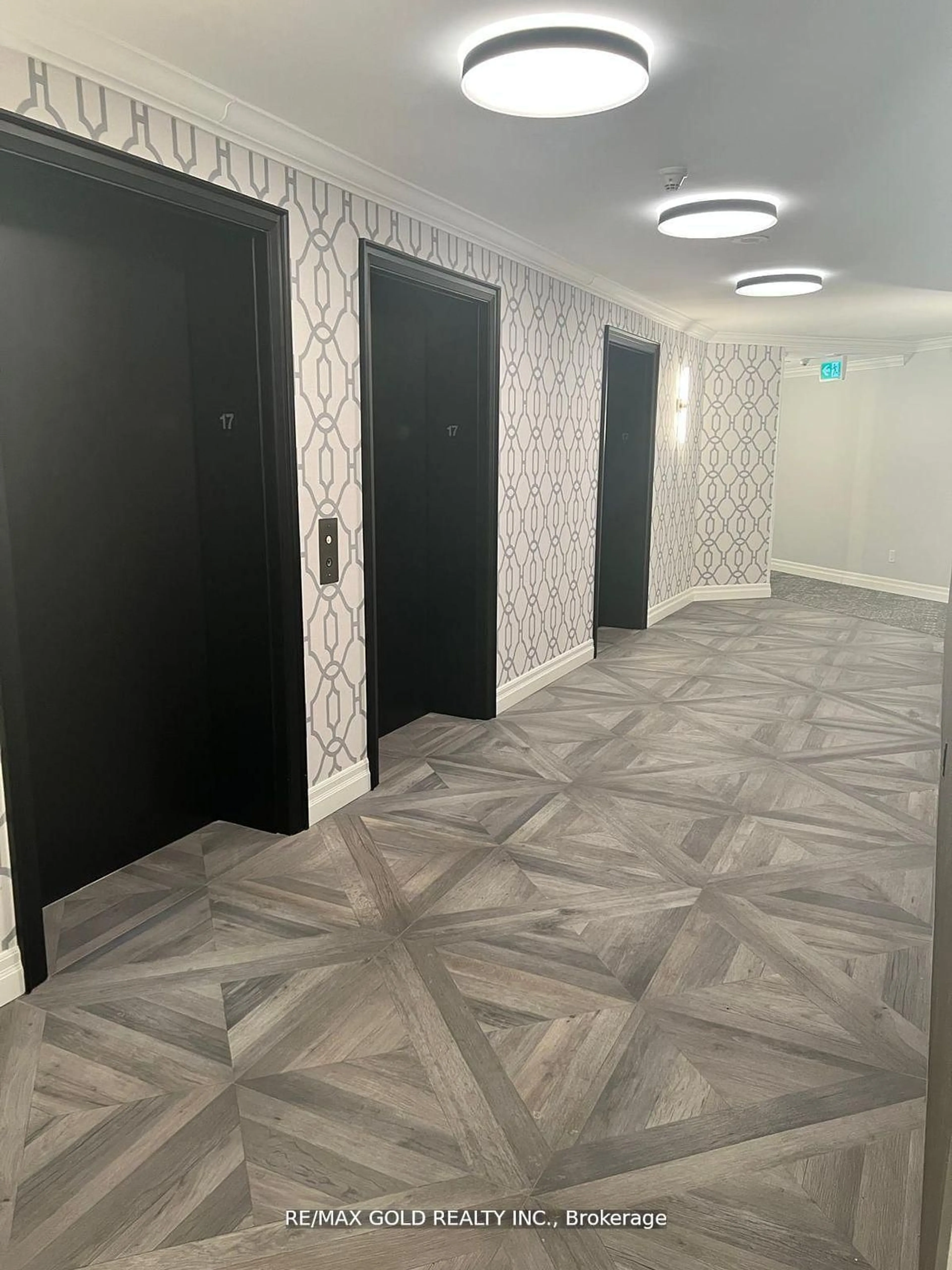 Indoor foyer for 220 Forum Dr #1703, Mississauga Ontario L4Z 4K1