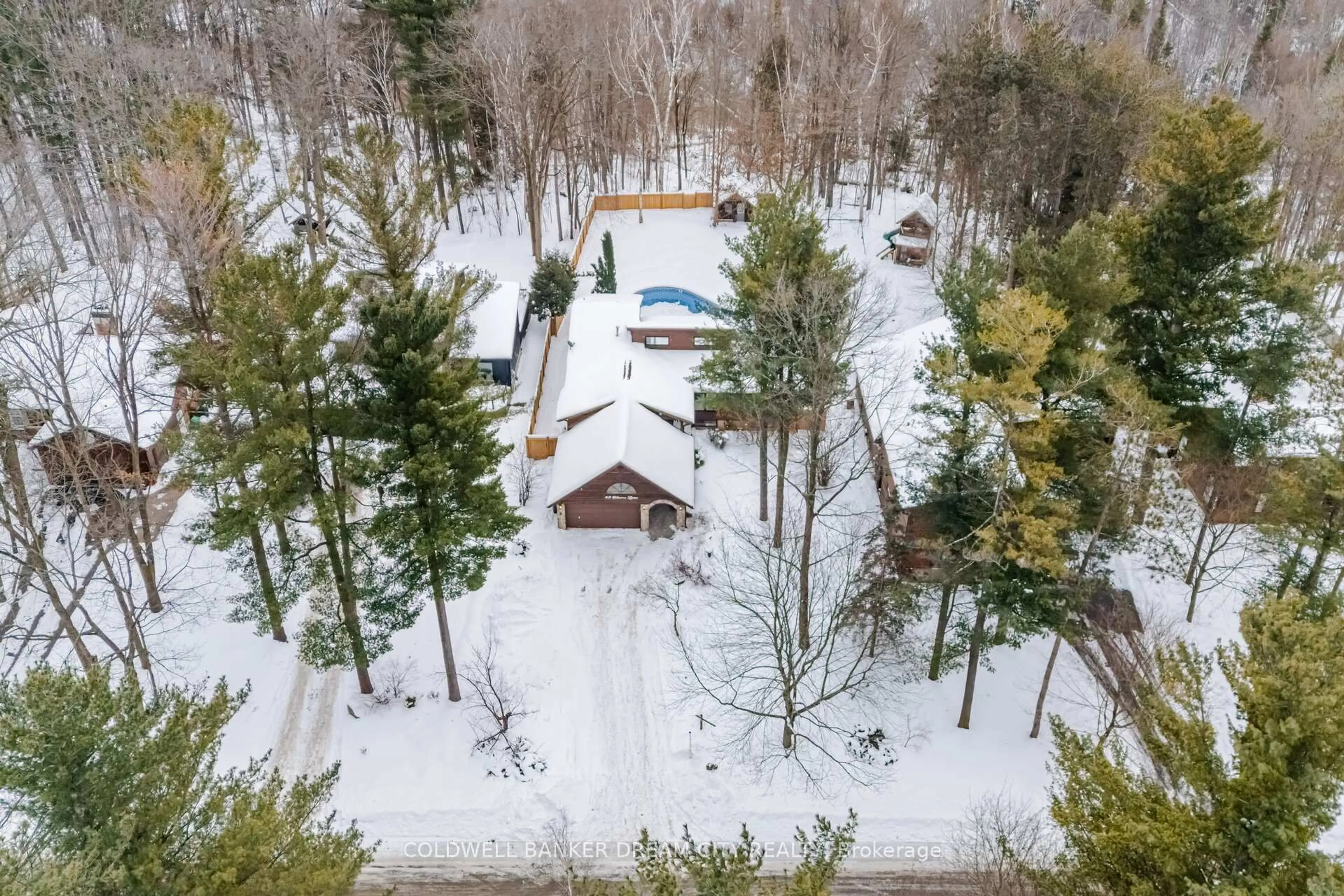 A pic from outside/outdoor area/front of a property/back of a property/a pic from drone, unknown for 43 Olivers Lane, Caledon Ontario L7C 1G5