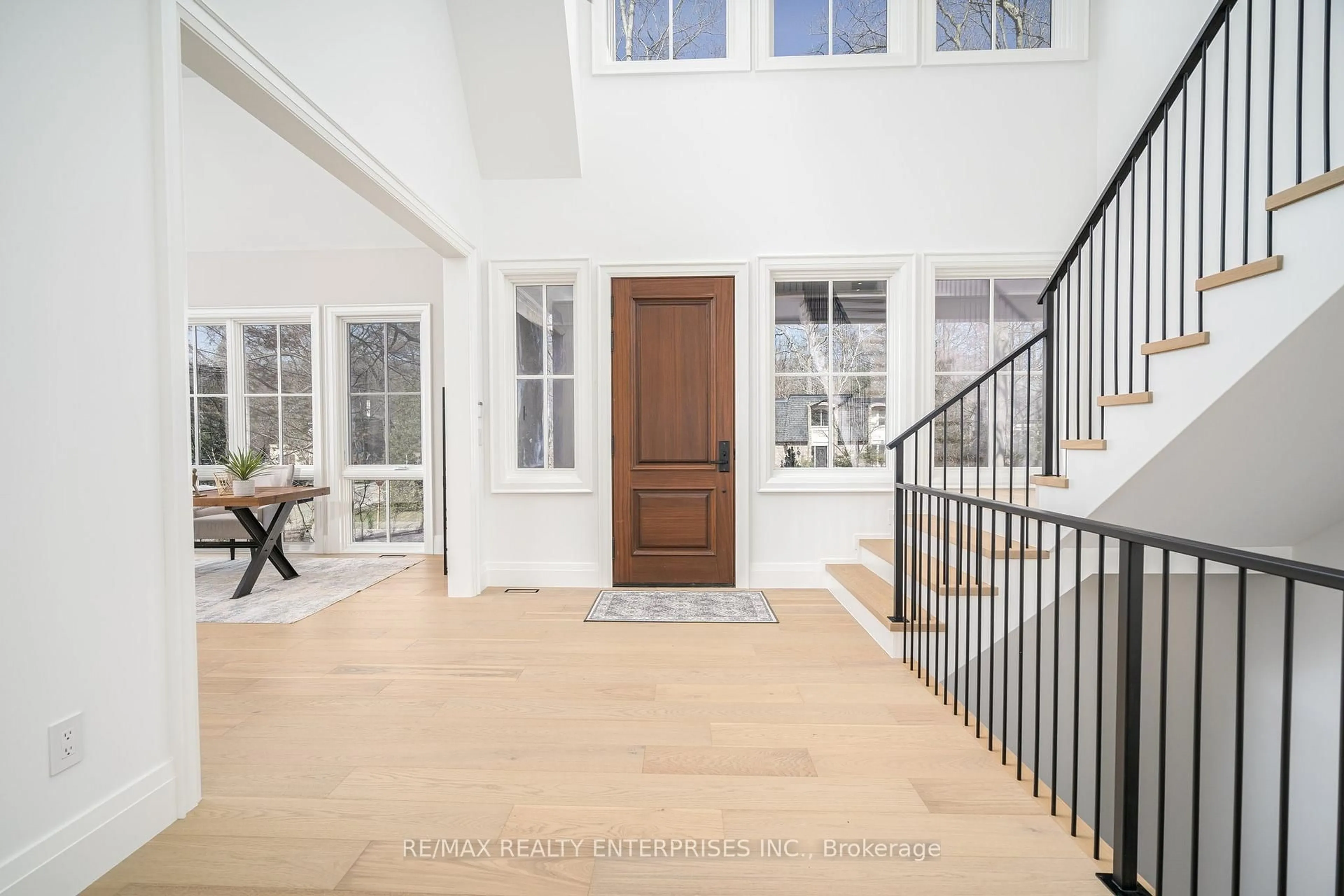 Indoor entryway for 1322 Minaki Rd, Mississauga Ontario L5G 2X4