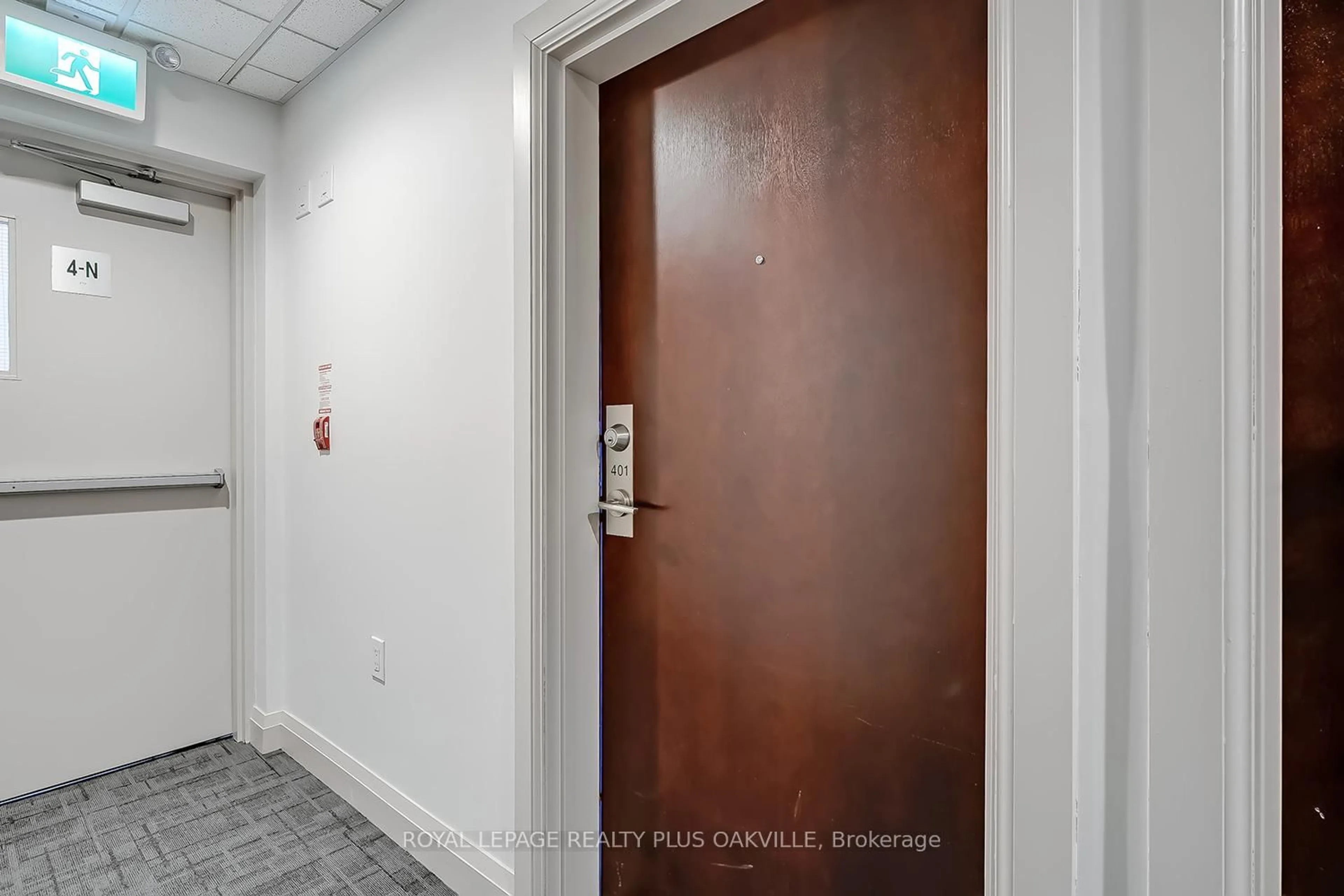 Indoor foyer for 73 Washington Ave #401, Oakville Ontario L6K 1W5
