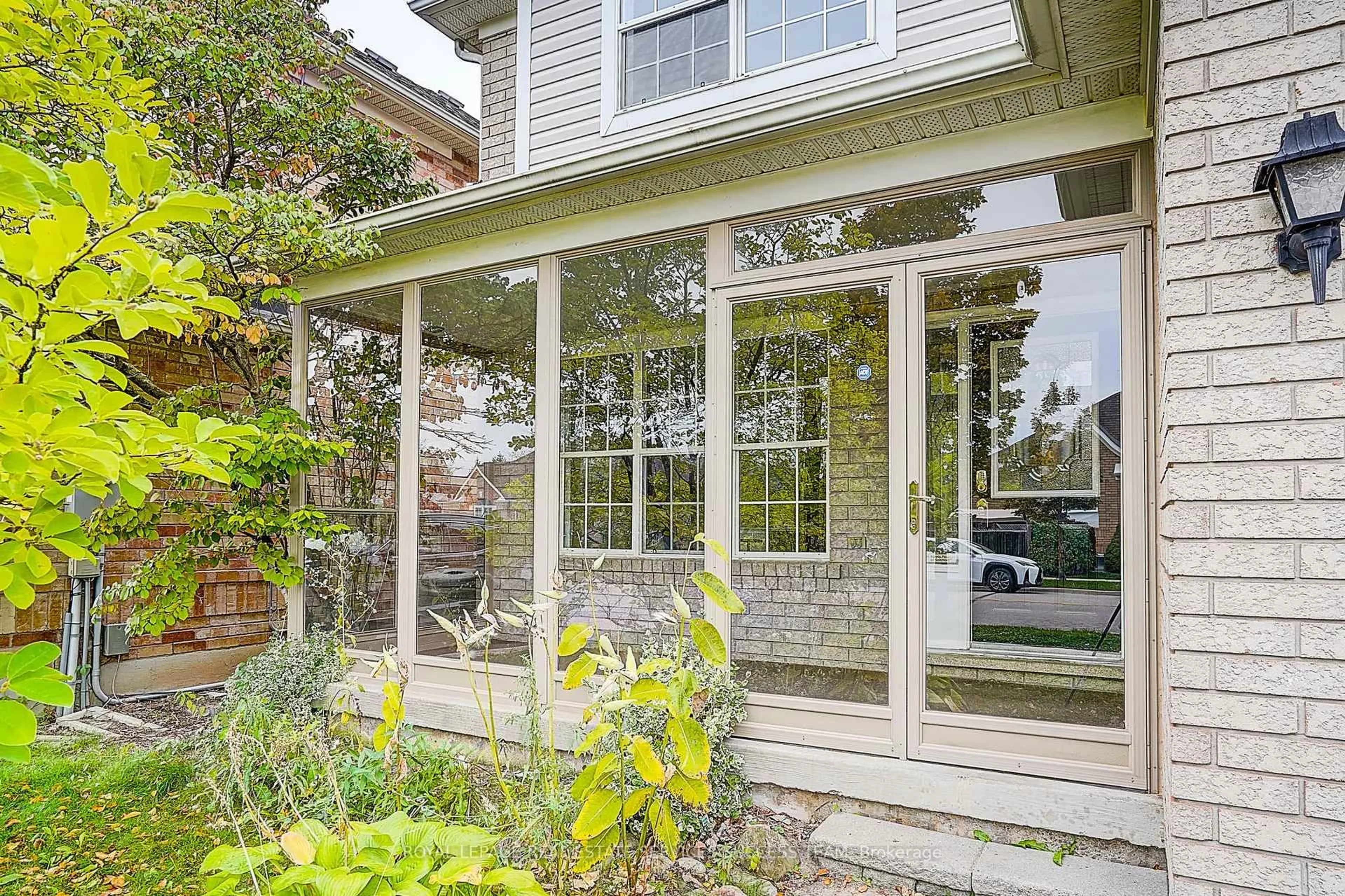 Patio, street for 1652 Beaty Tr, Milton Ontario L9T 5Z7