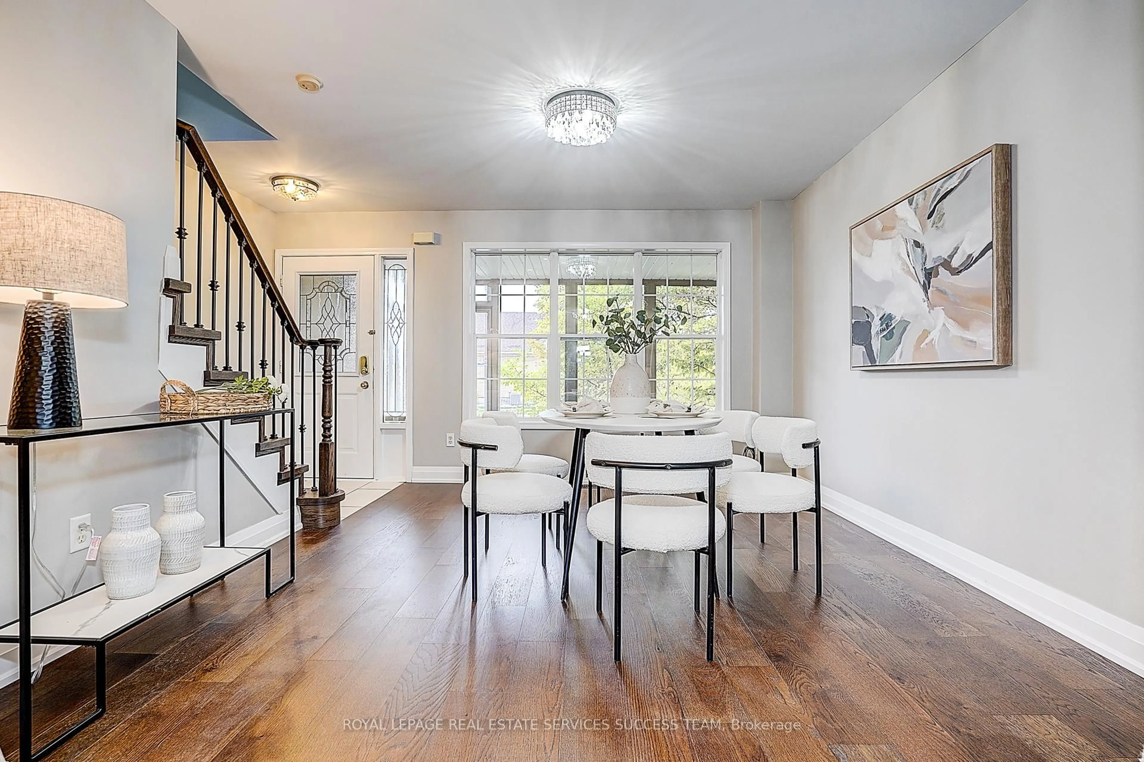 Dining room, wood/laminate floor for 1652 Beaty Tr, Milton Ontario L9T 5Z7