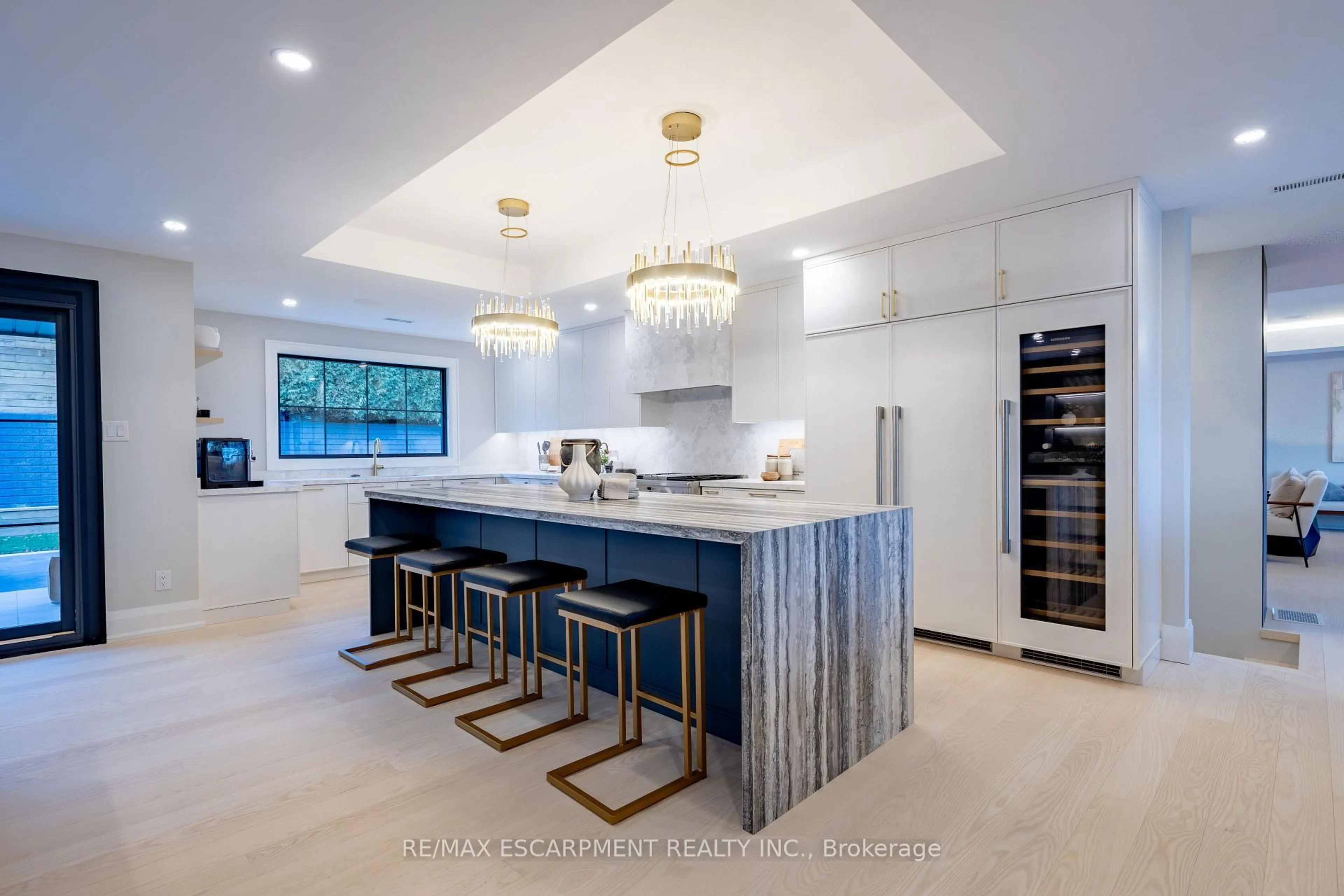 Contemporary kitchen, ceramic/tile floor for 841 Danforth Pl, Burlington Ontario L7T 1S1