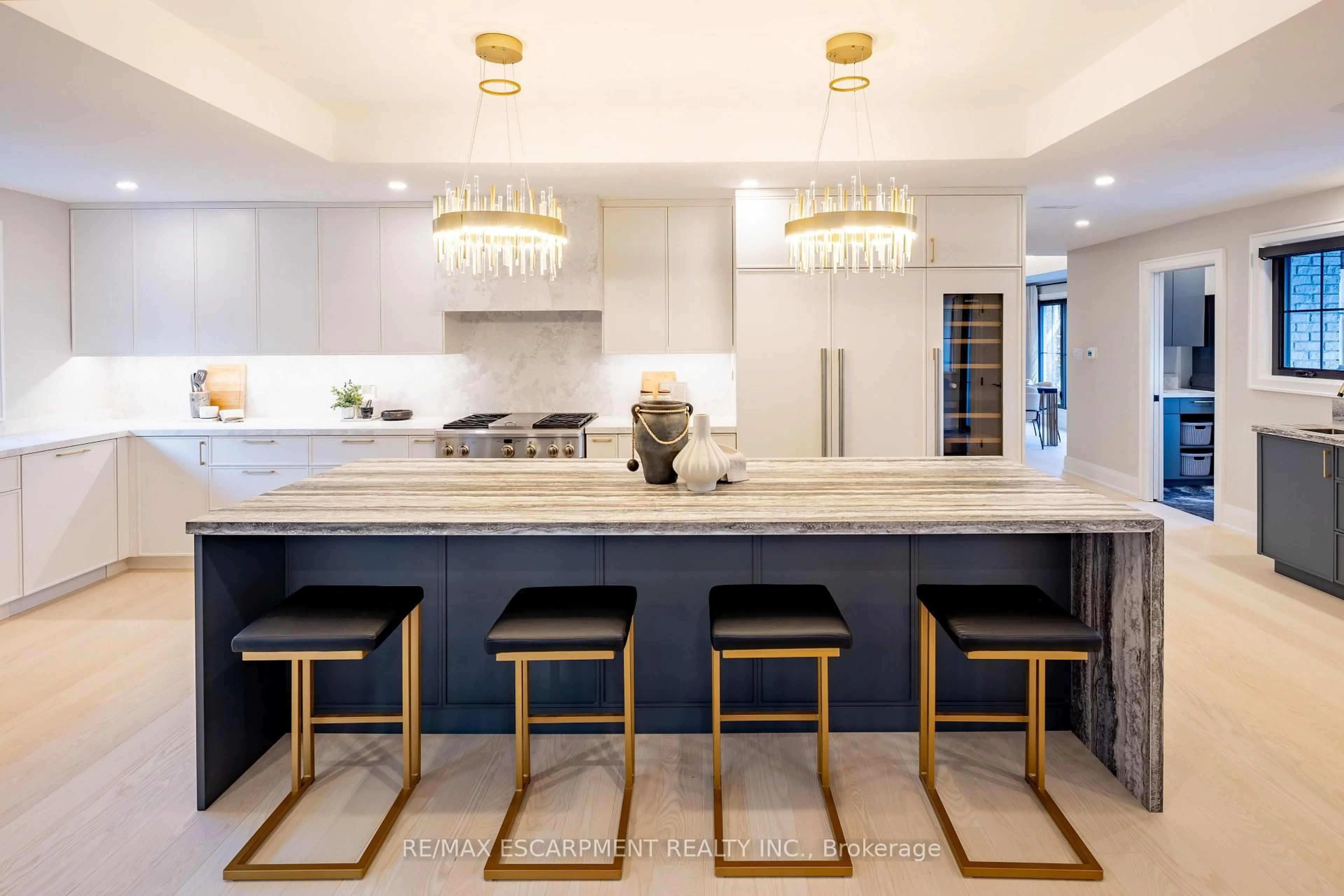 Contemporary kitchen, ceramic/tile floor for 841 Danforth Pl, Burlington Ontario L7T 1S1