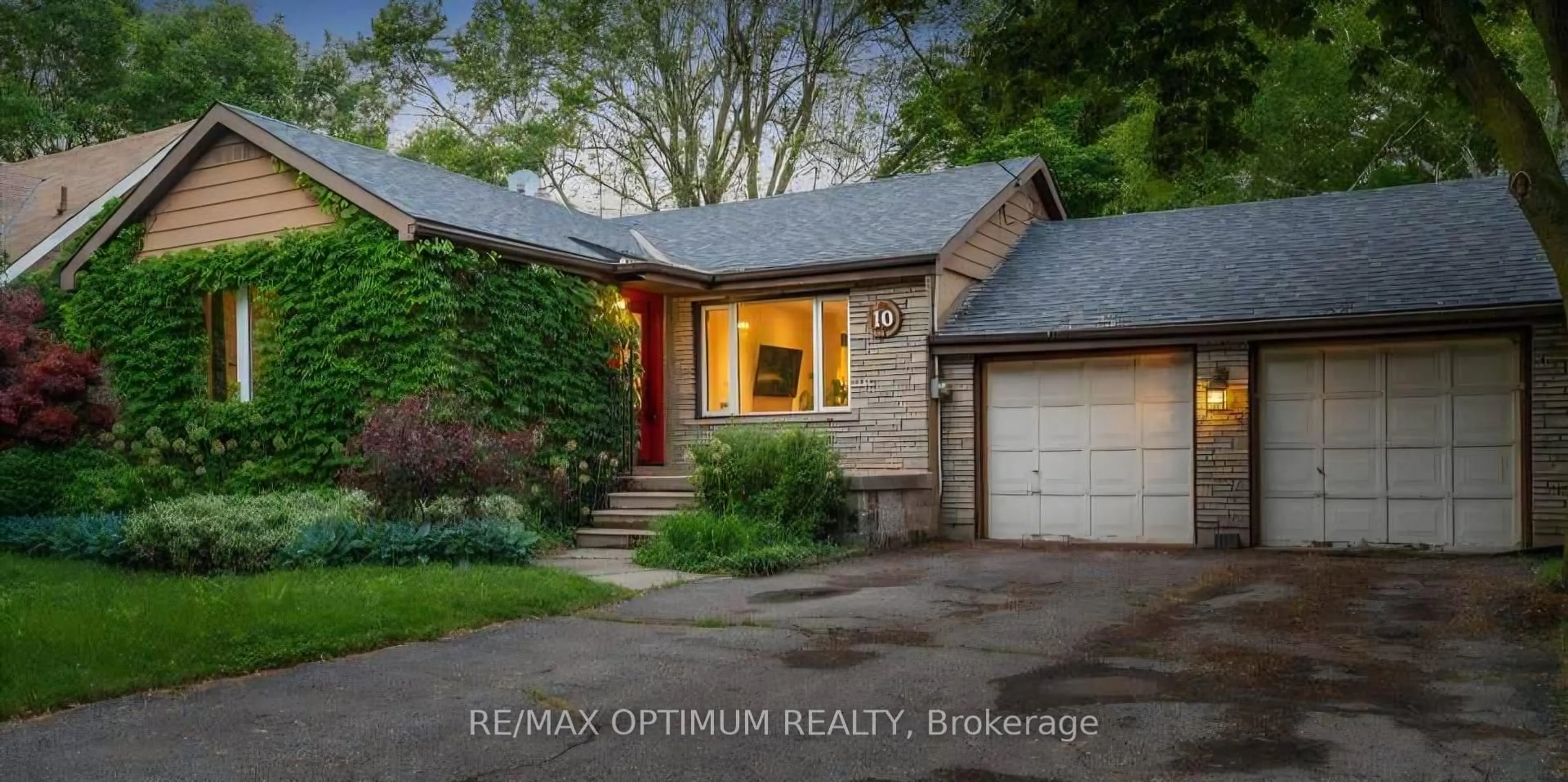 Home with brick exterior material, street for 10 Fern St, Brampton Ontario L6Y 1X2