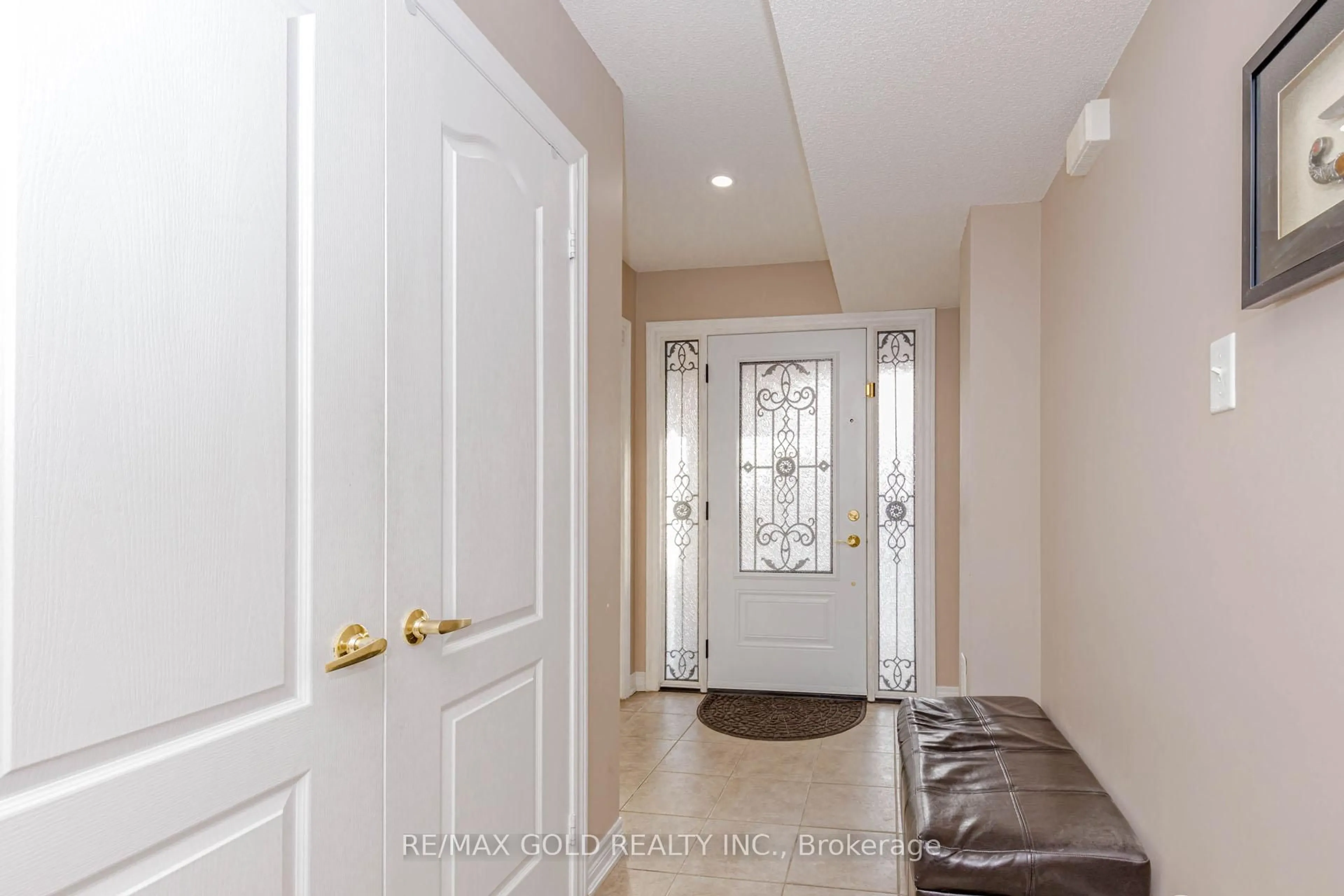 Indoor entryway for 6 October Pl, Brampton Ontario L6Y 0R6