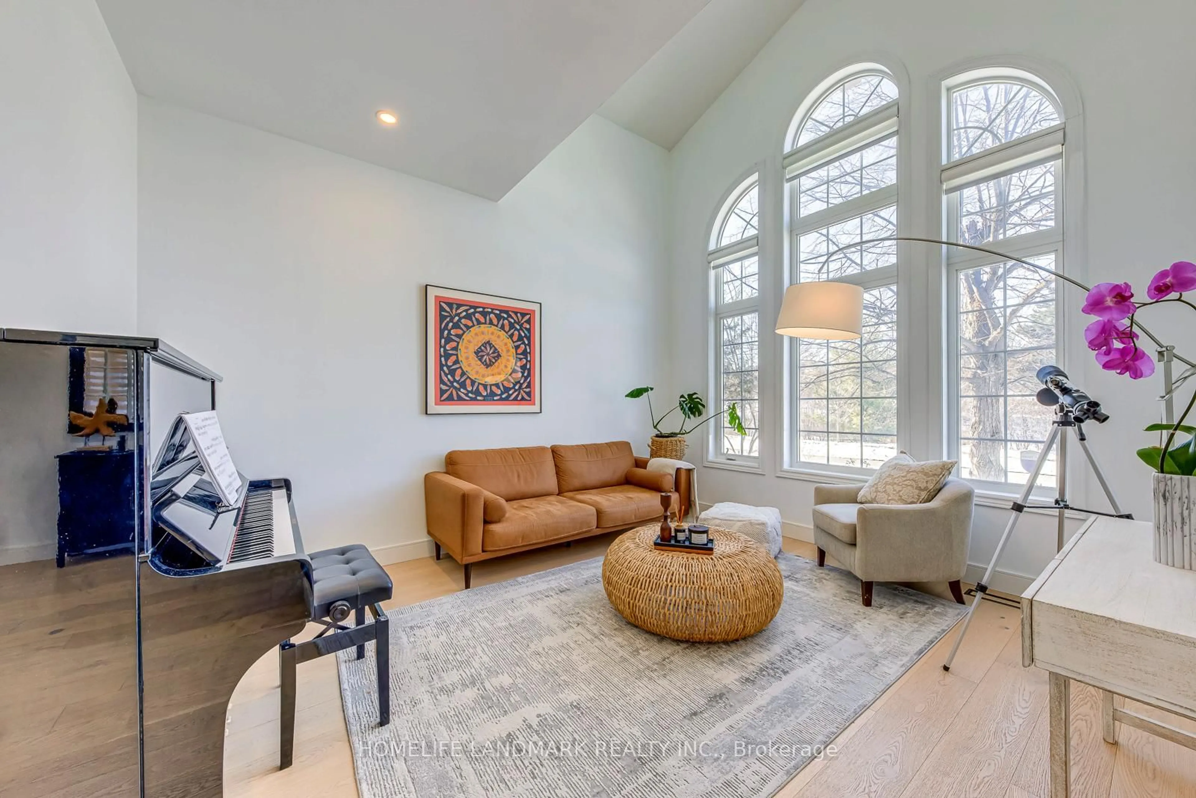 Living room with furniture, unknown for 1516 Pinery Cres, Oakville Ontario L6H 7J9