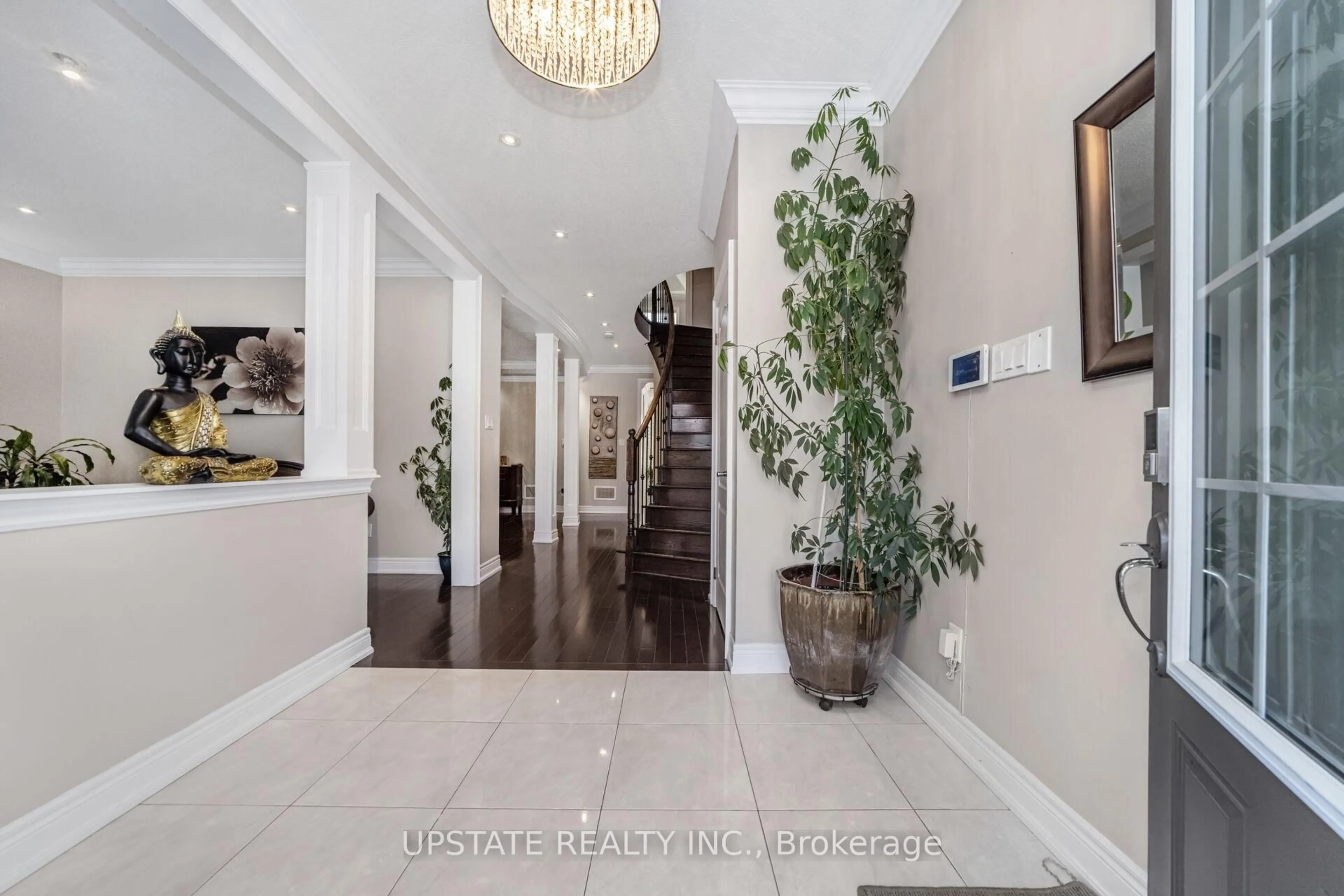 Indoor foyer for 12 Haywood Dr, Brampton Ontario L6X 0W1