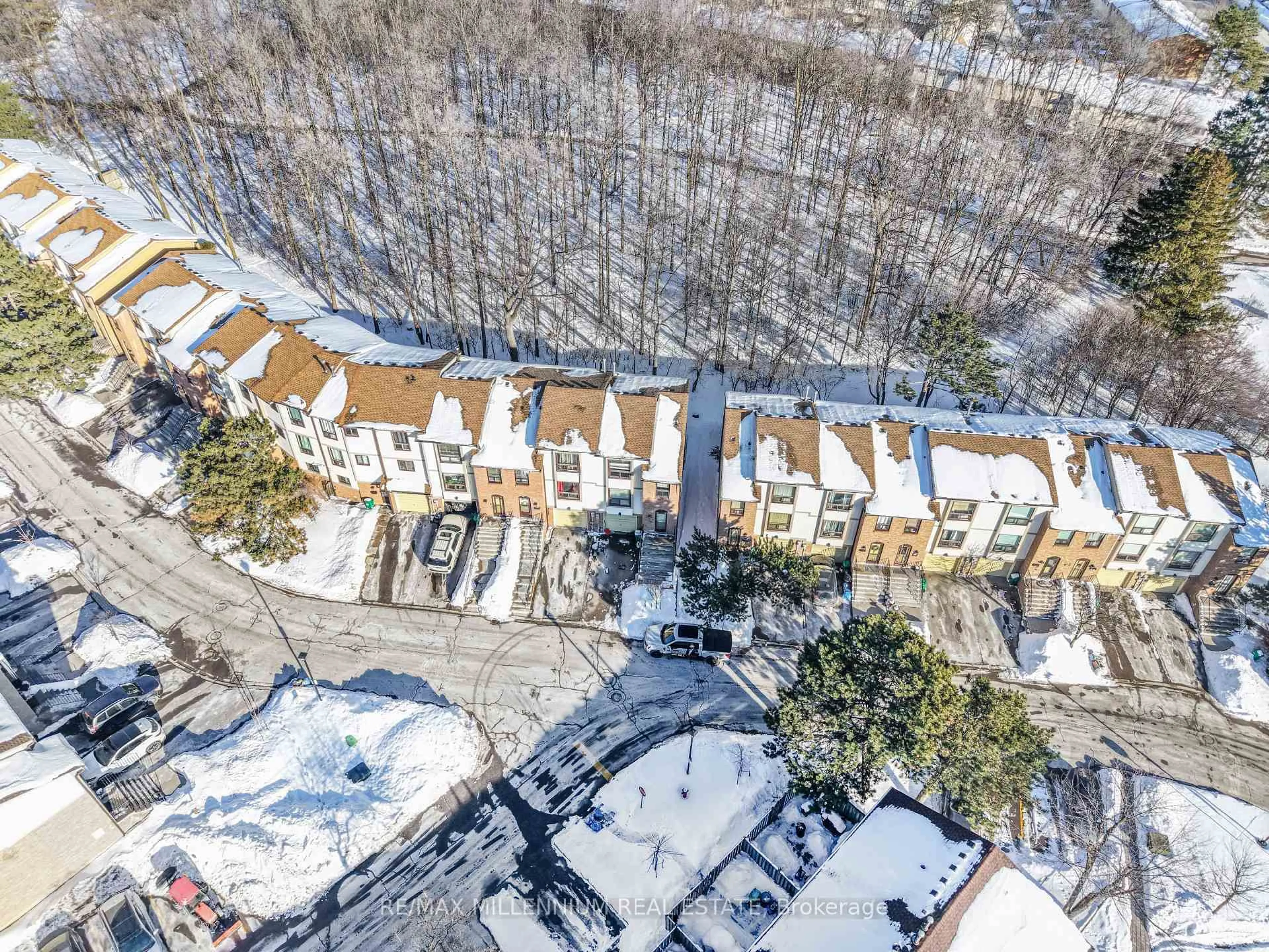 A pic from outside/outdoor area/front of a property/back of a property/a pic from drone, unknown for 7 Mcmullen Cres, Brampton Ontario L6S 3M2