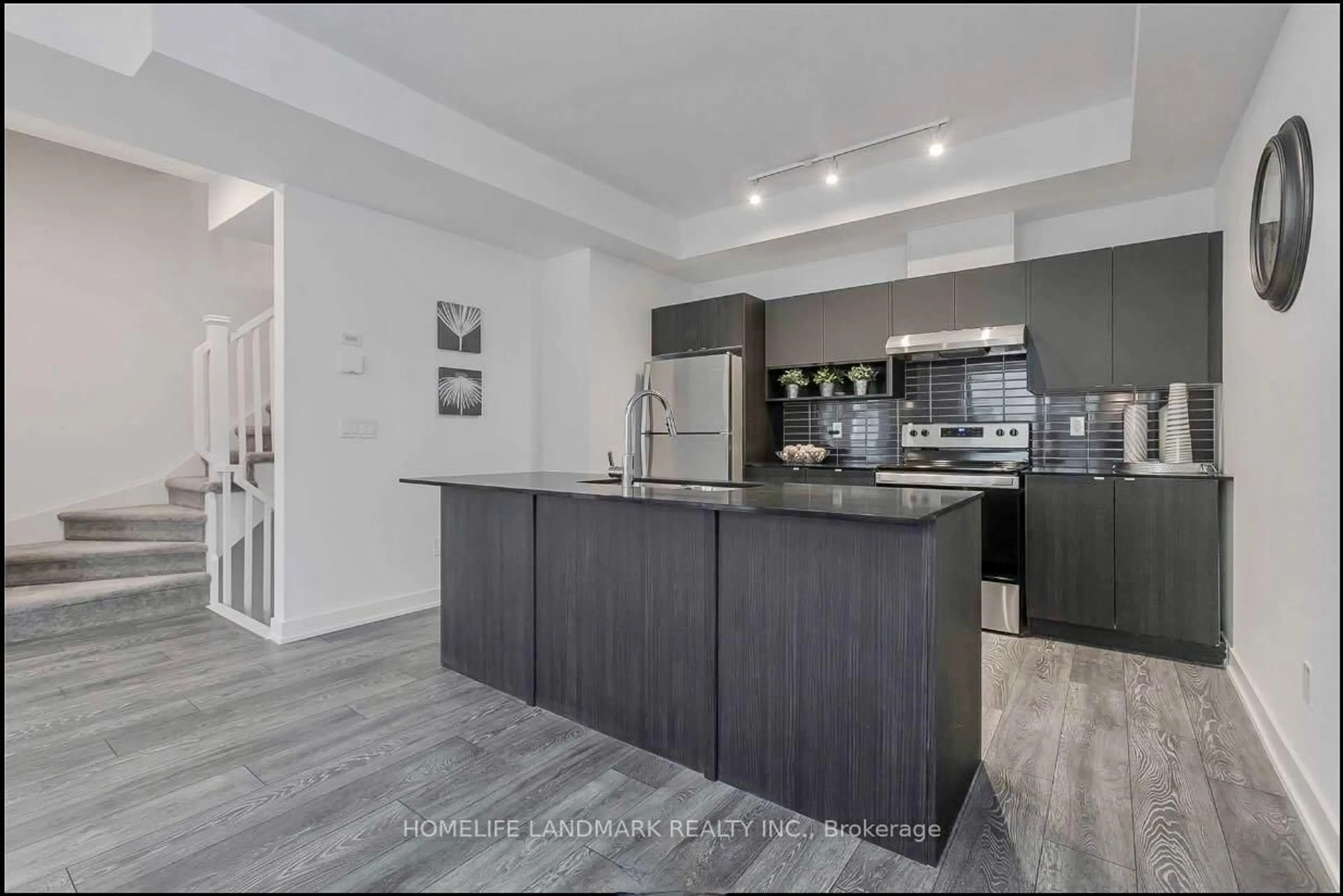 Open concept kitchen, unknown for 1121 Cooke Blvd #4, Burlington Ontario L7T 0C4