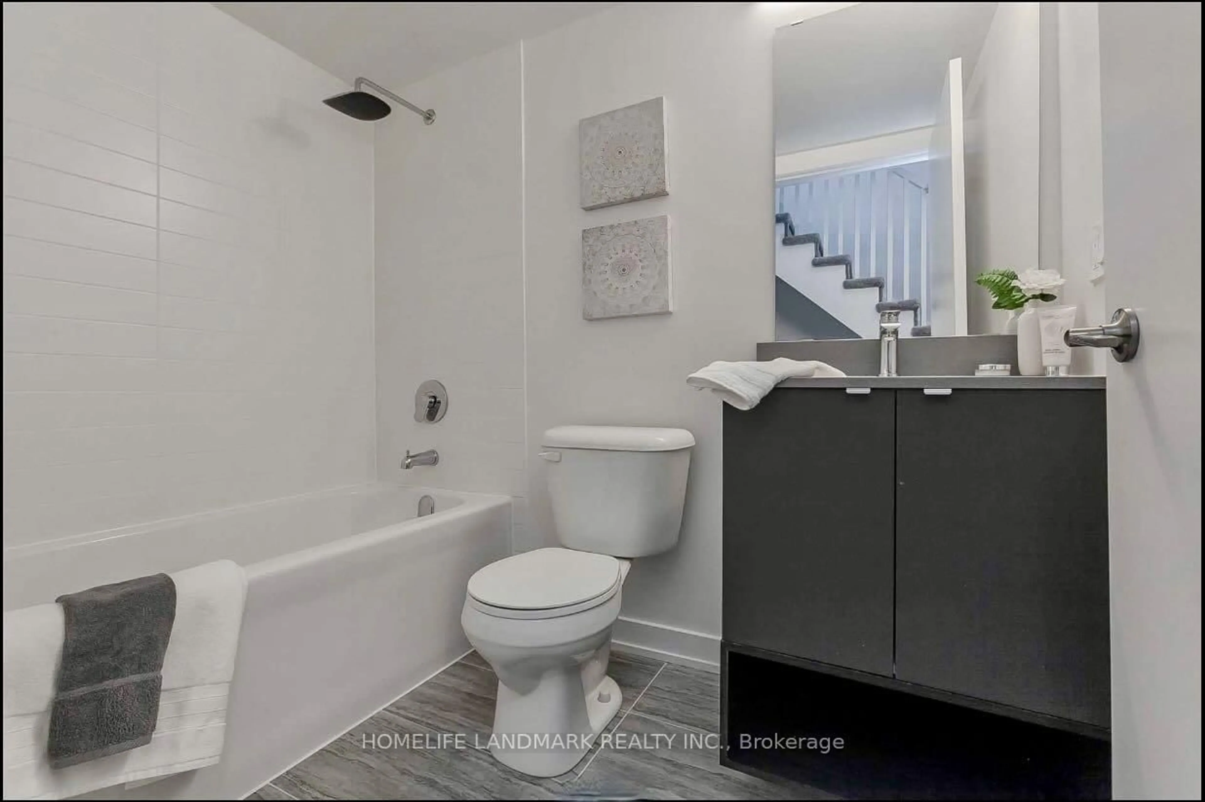 Standard bathroom, unknown for 1121 Cooke Blvd #4, Burlington Ontario L7T 0C4