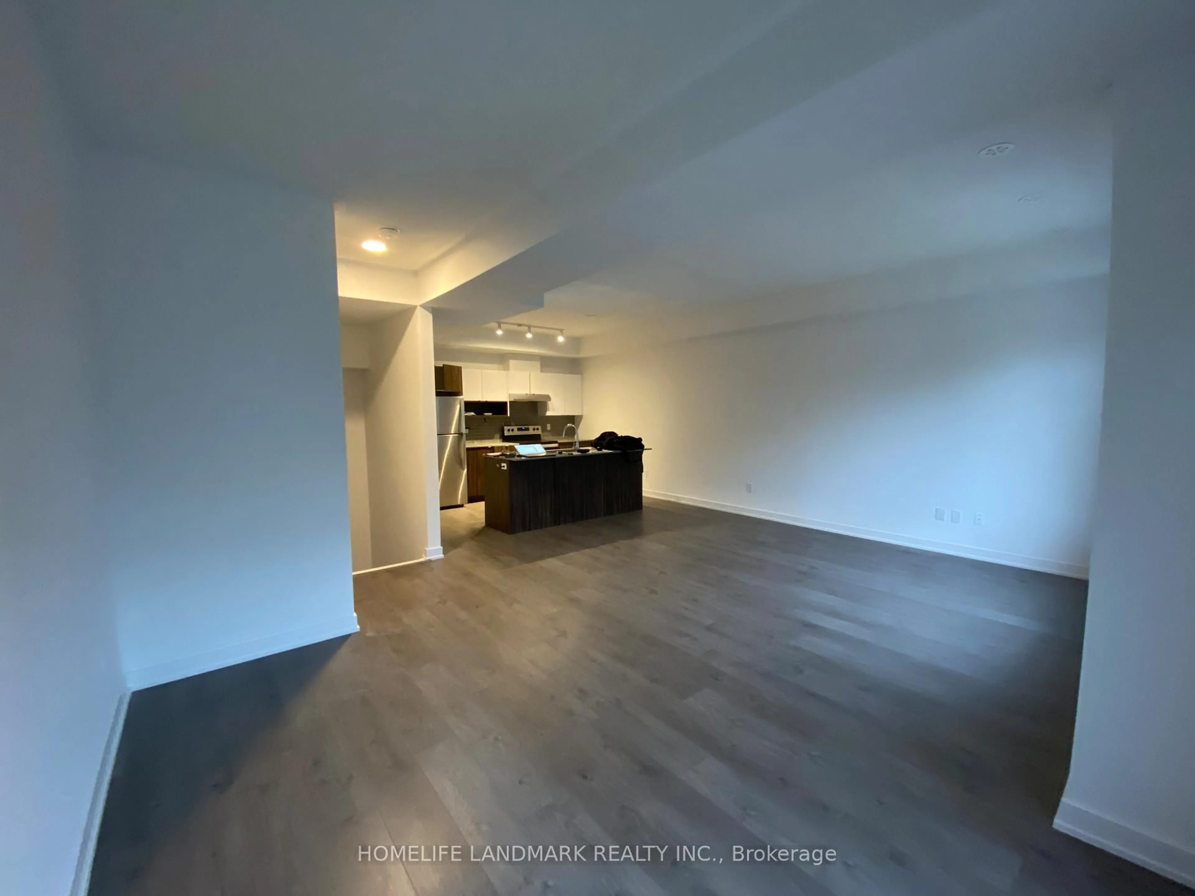 A pic of a room for 1121 Cooke Blvd #4, Burlington Ontario L7T 0C4