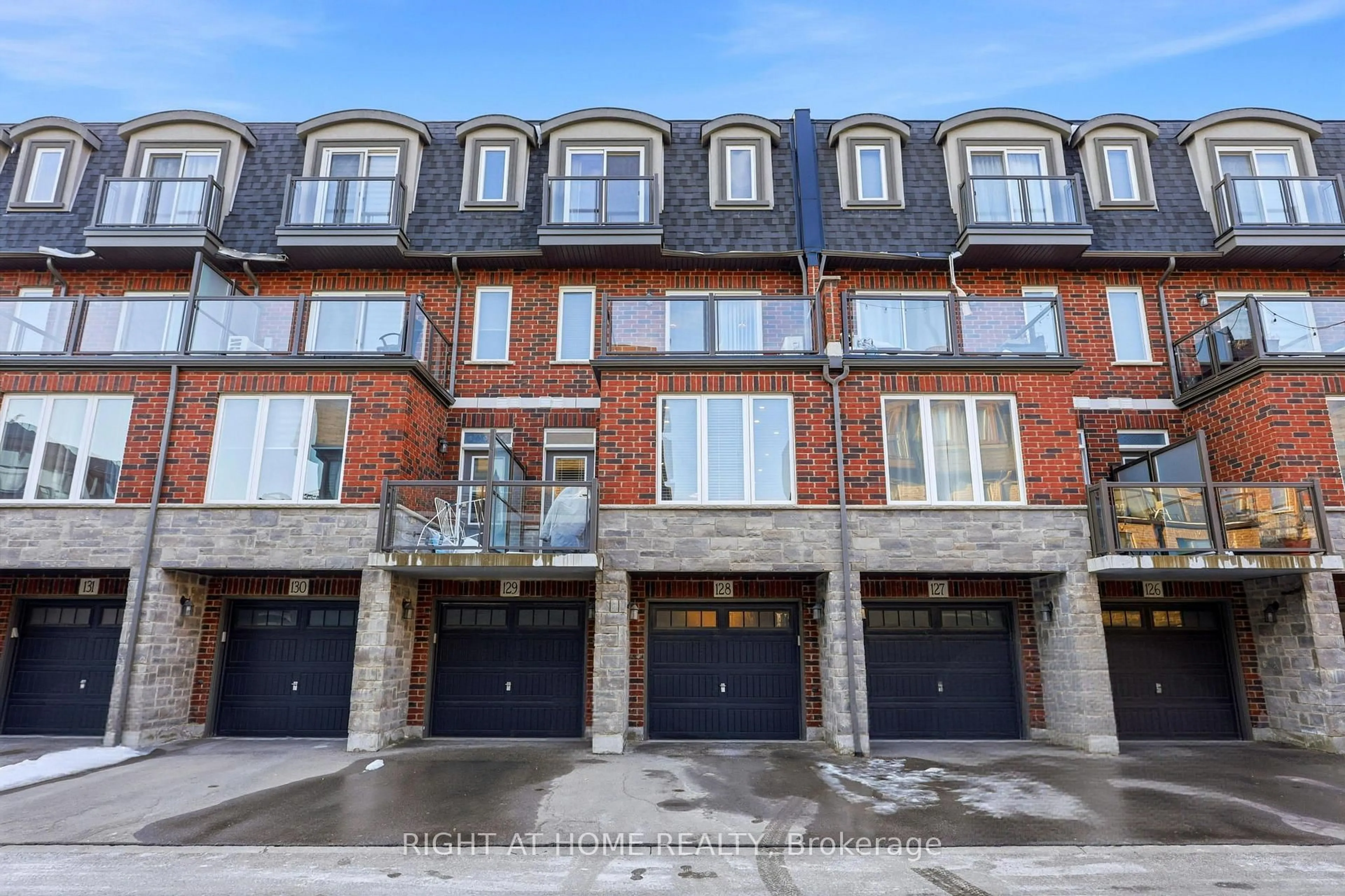 A pic from outside/outdoor area/front of a property/back of a property/a pic from drone, street for 445 Ontario St #128, Milton Ontario L9T 9K4