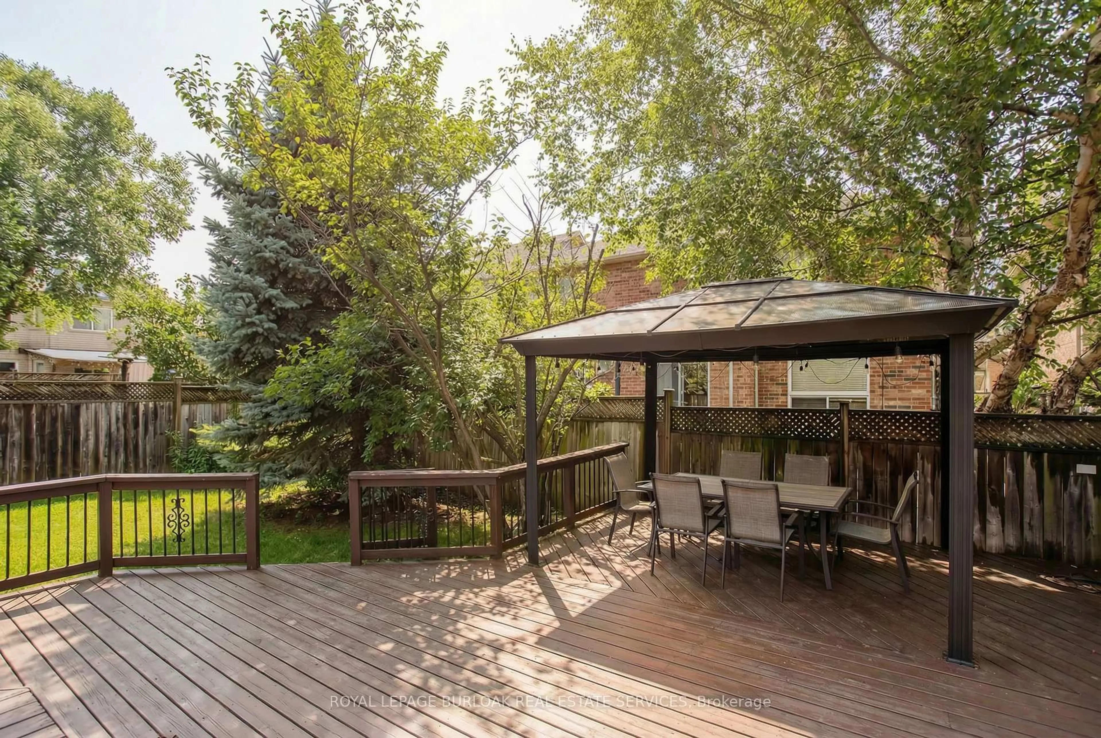 Patio, forest/trees view for 2170 Jardine Cres, Burlington Ontario L7L 7K1
