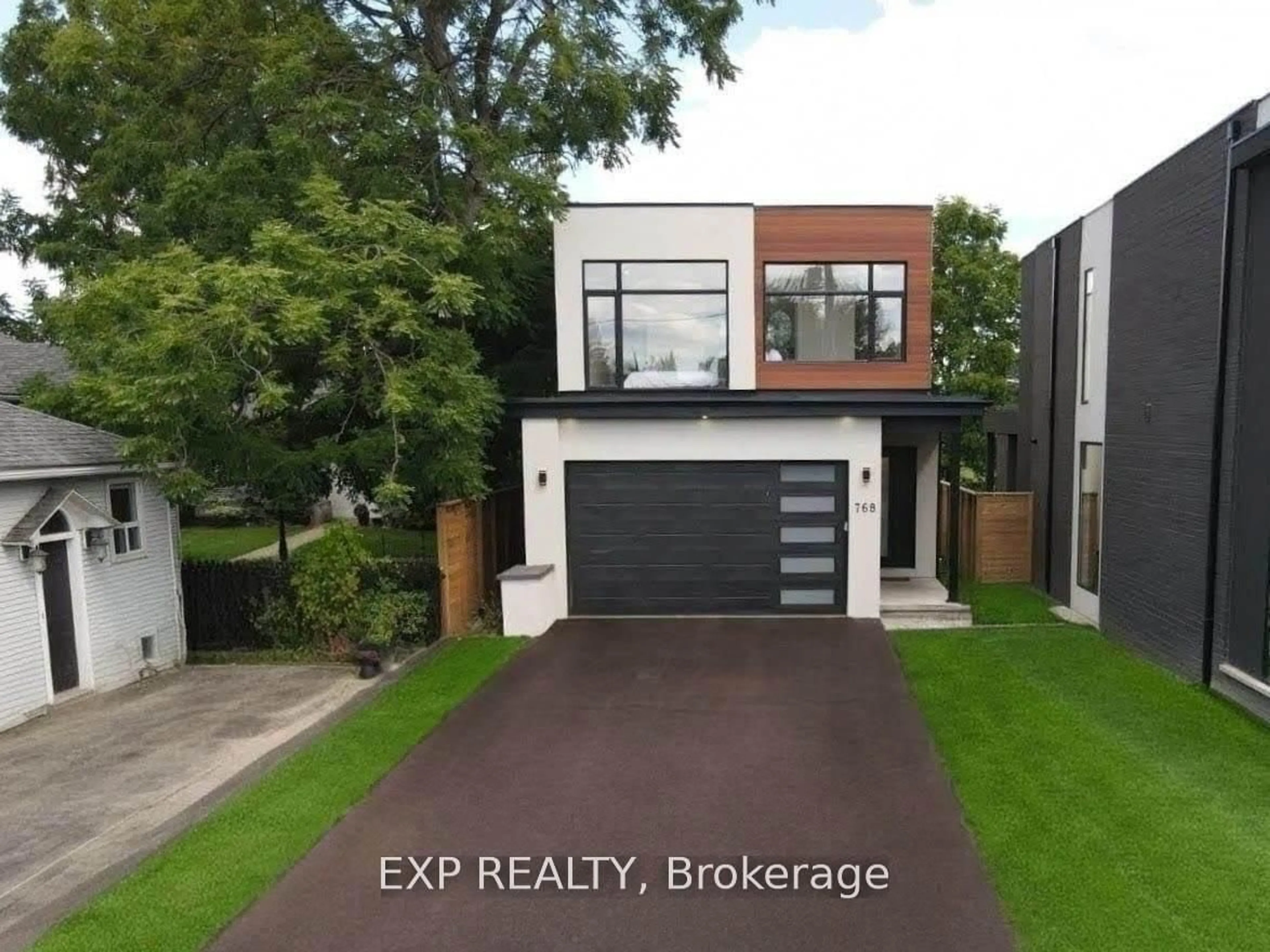 A pic from outside/outdoor area/front of a property/back of a property/a pic from drone, street for 768 Montbeck Cres, Mississauga Ontario L5G 1P3