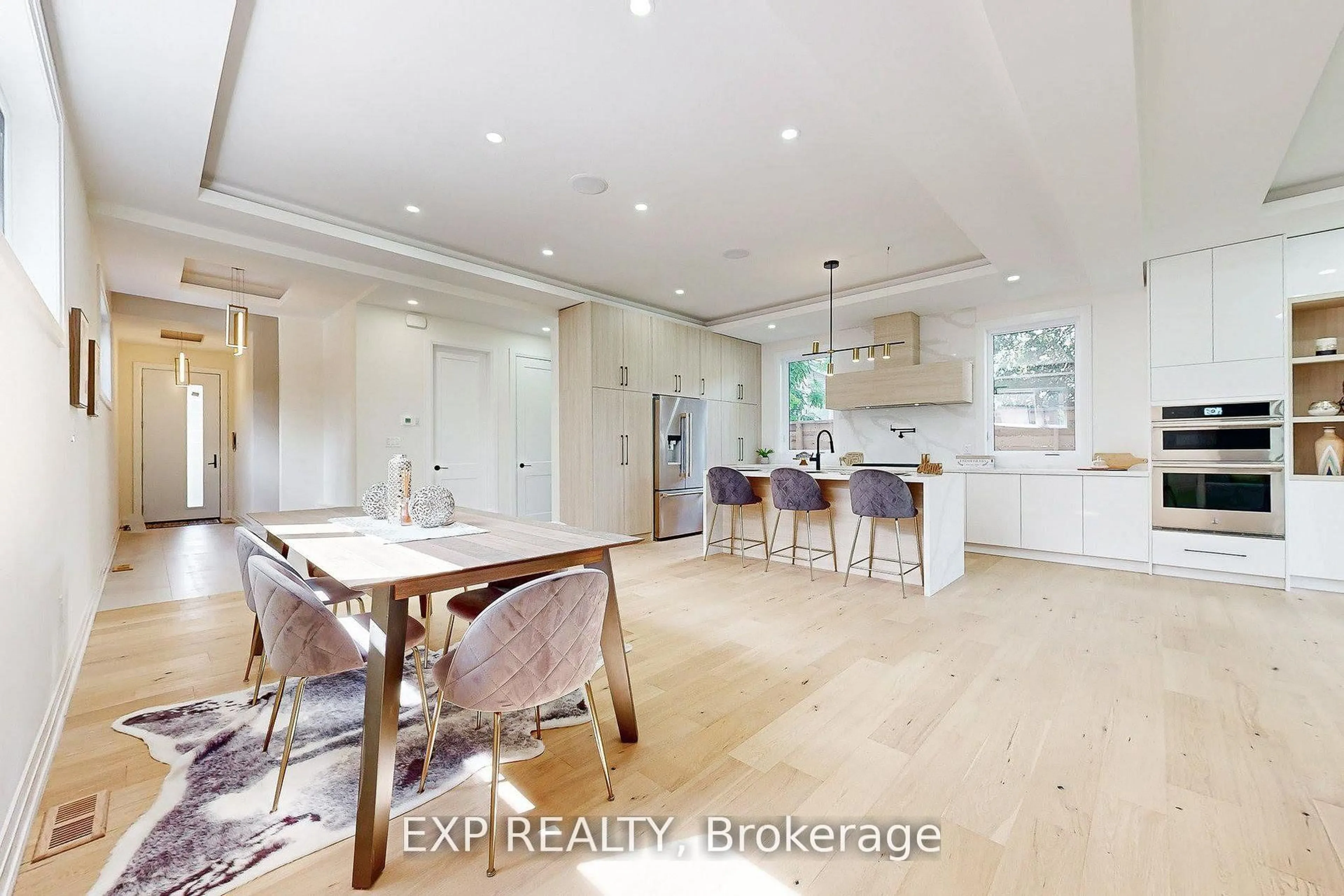 Open concept kitchen, wood/laminate floor for 768 Montbeck Cres, Mississauga Ontario L5G 1P3