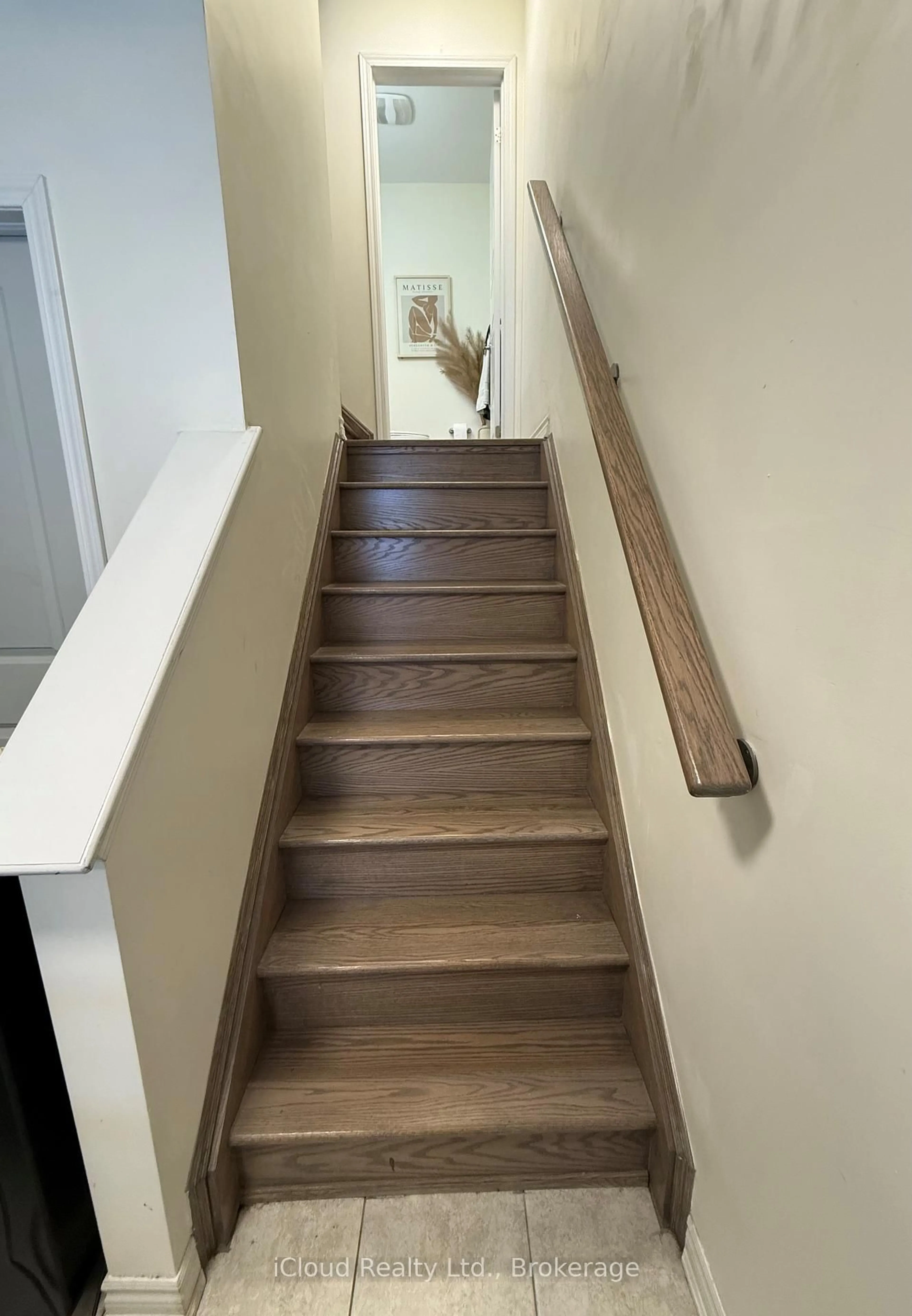 Stairs for 114 Frost Crt, Milton Ontario L9E 1C9