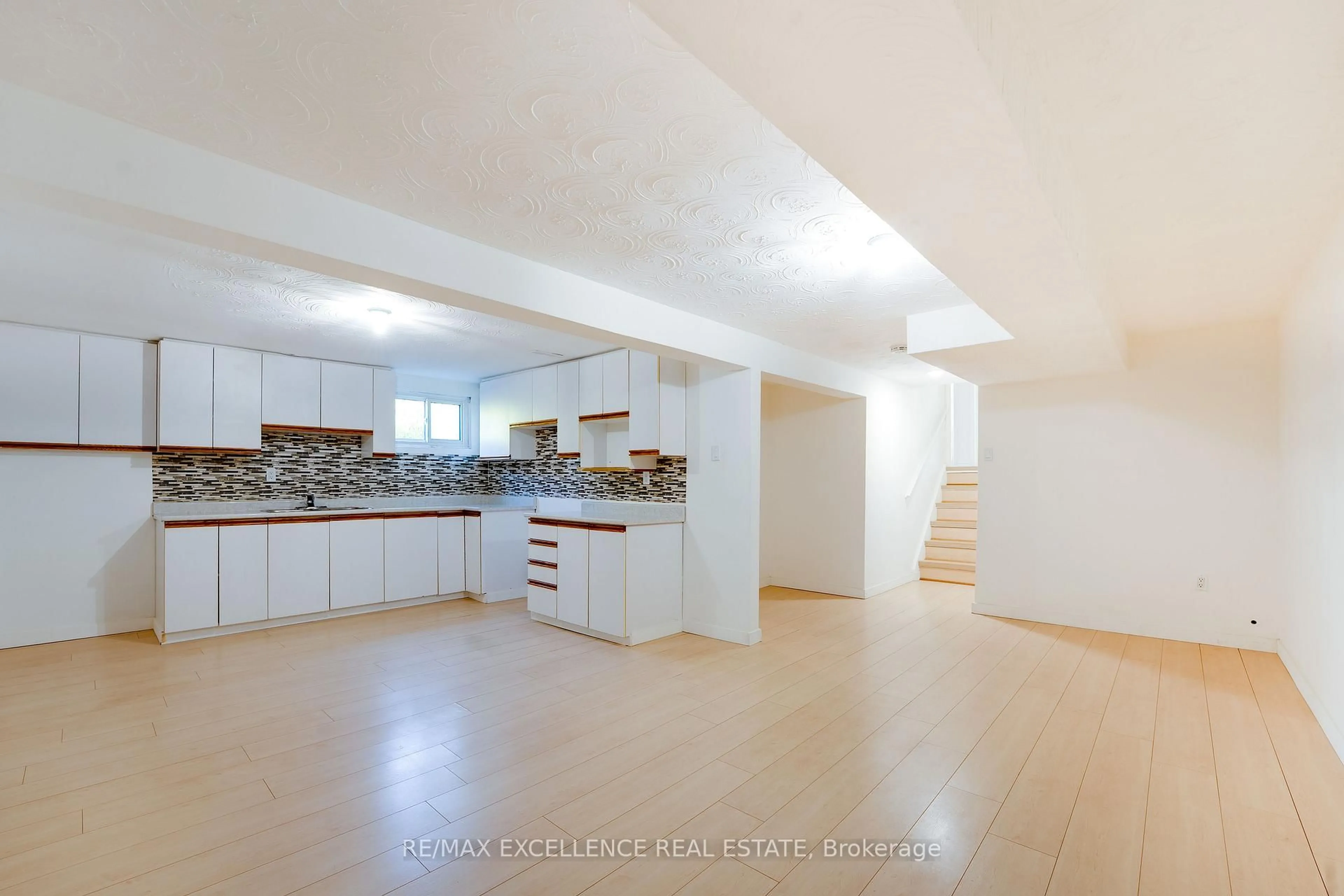 Open concept kitchen, unknown for 3692 Crabtree Cres, Mississauga Ontario L4T 1S6