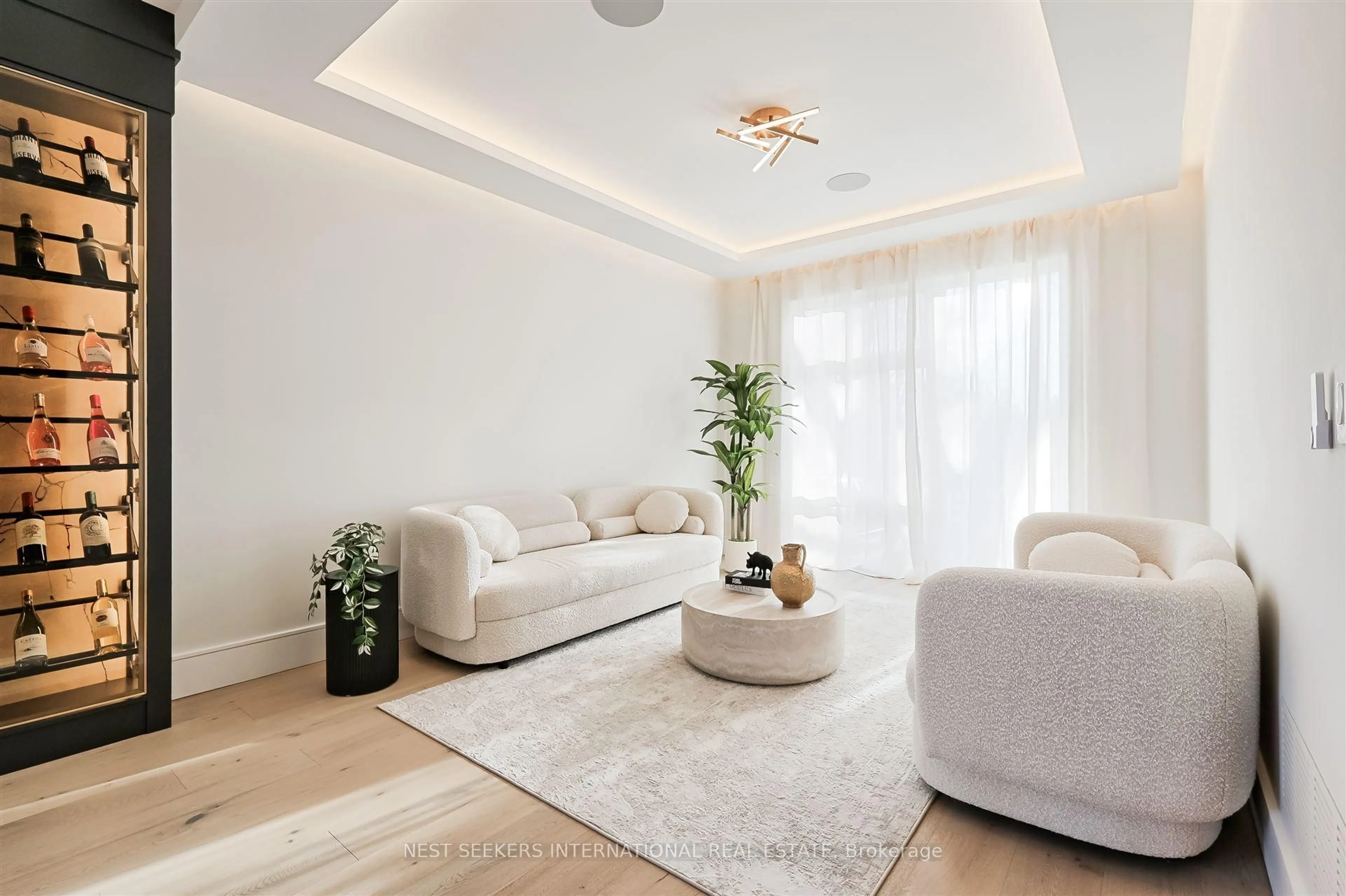 Living room with furniture, unknown for 27 Inverleigh Dr, Toronto Ontario M8Y 3E4