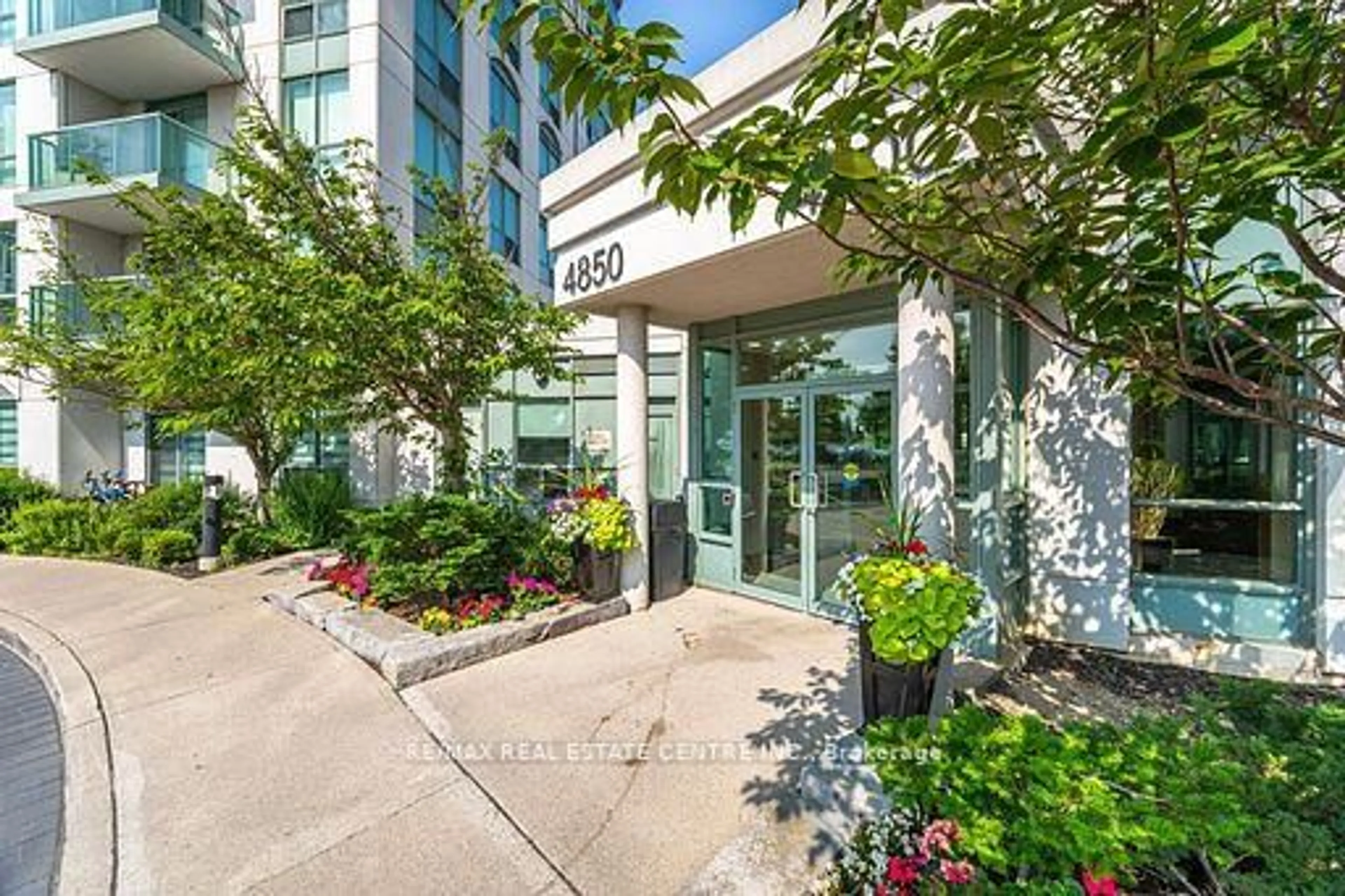 Indoor foyer for 4850 Glen Erin Dr #109, Mississauga Ontario L5M 7S1