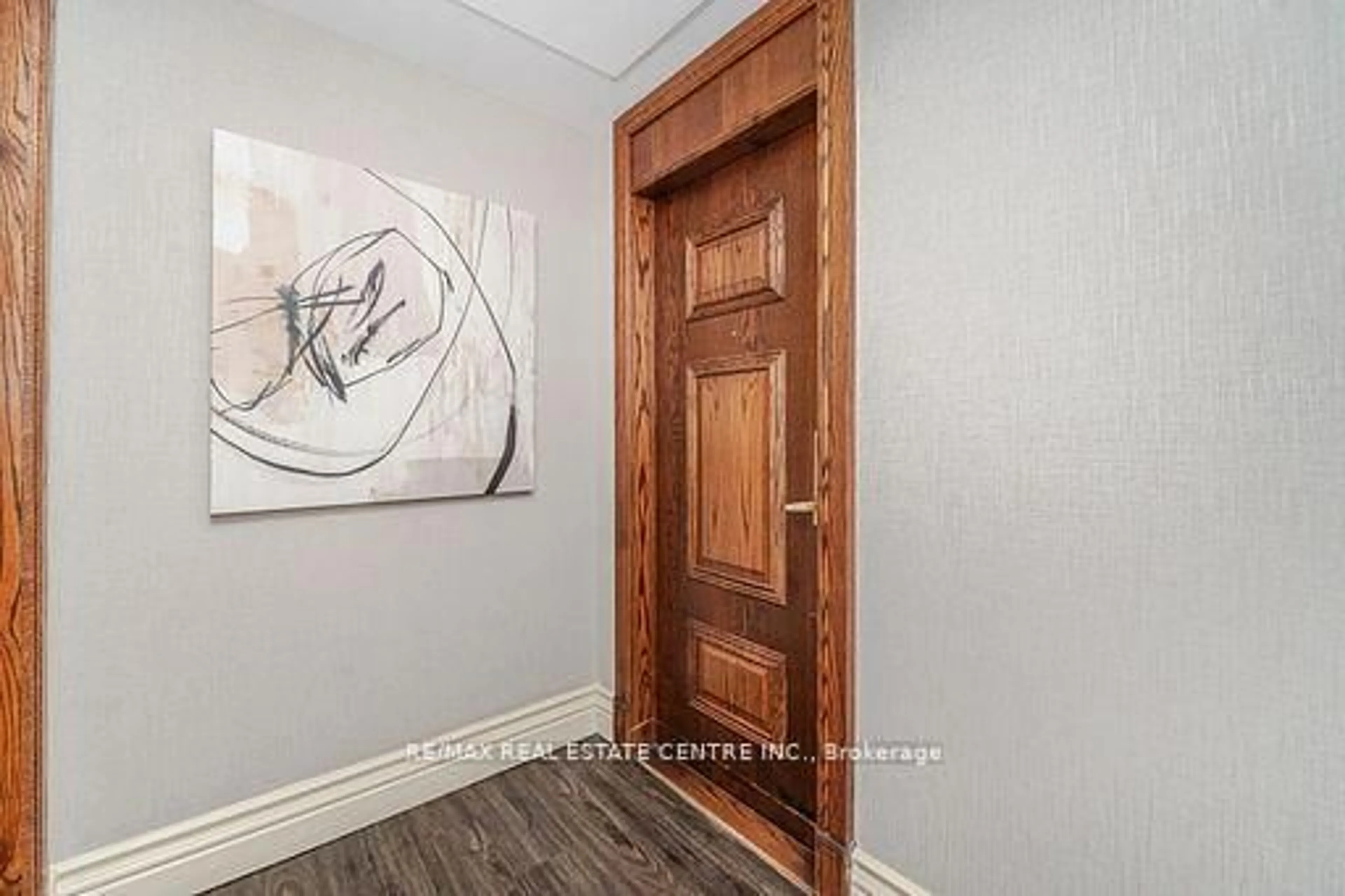Indoor entryway for 4850 Glen Erin Dr #109, Mississauga Ontario L5M 7S1