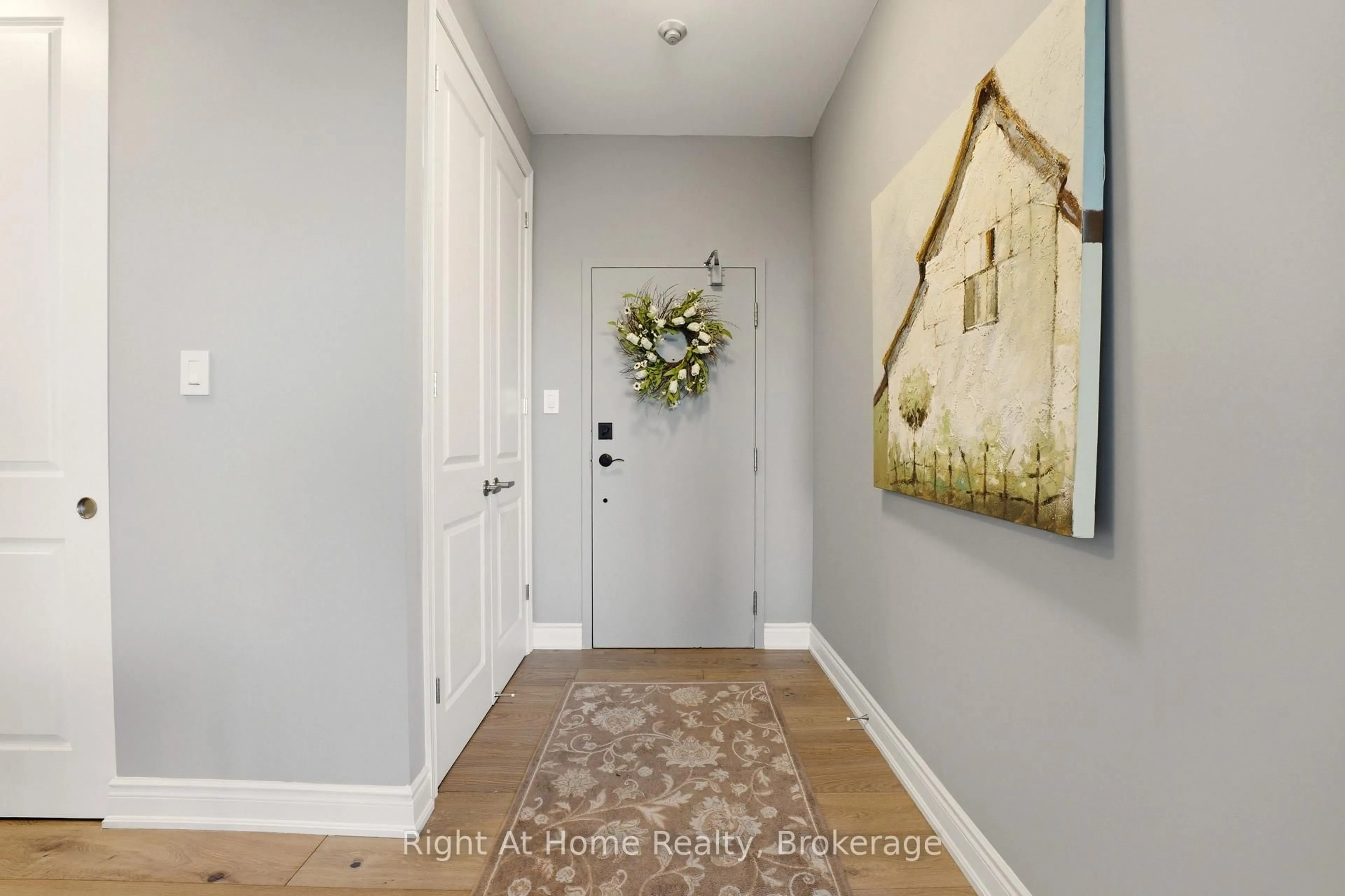 Indoor entryway for 2121 Lakeshore Rd #603, Burlington Ontario L7R 1C9
