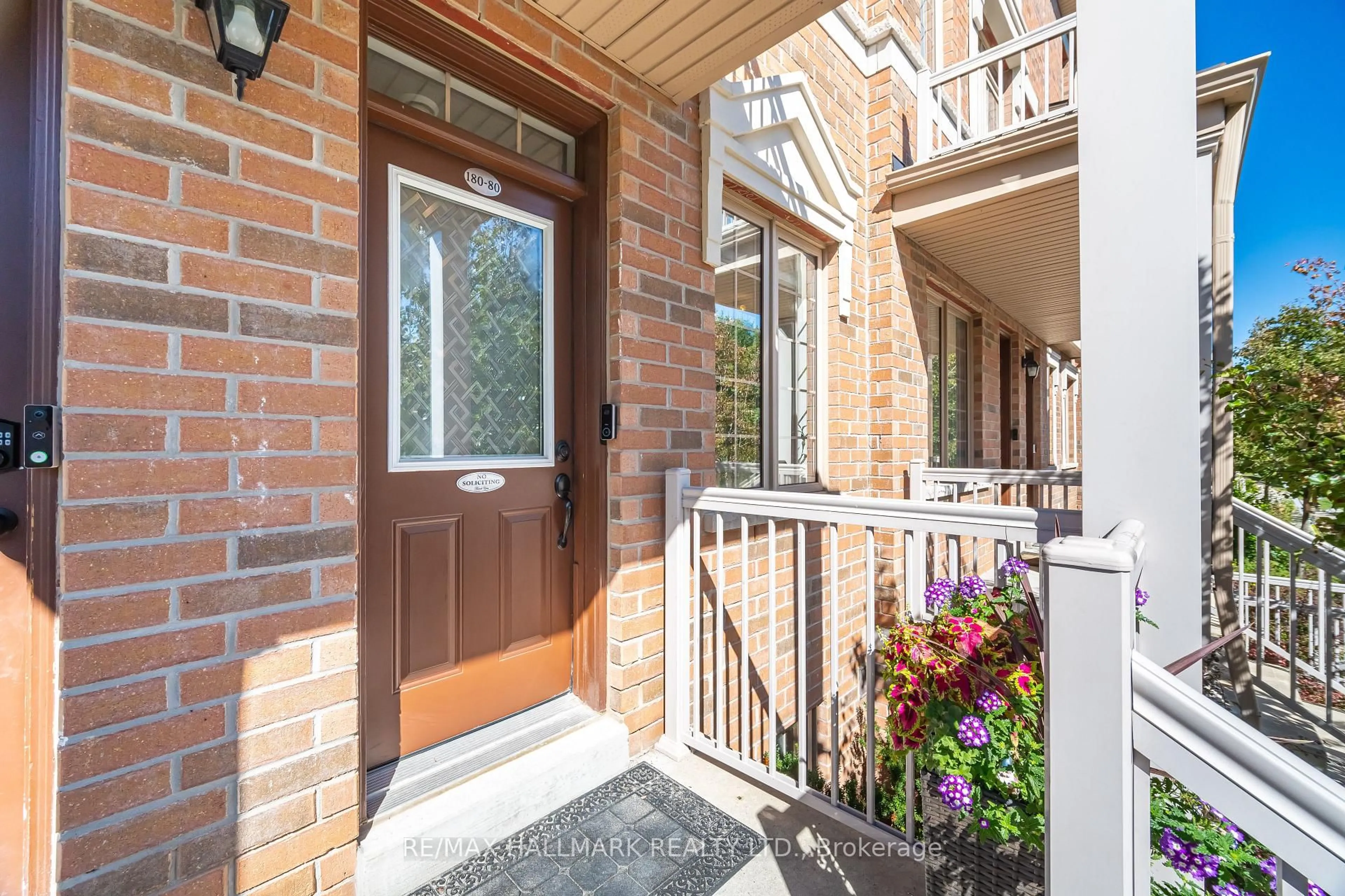 Indoor entryway for 180 Howden Blvd #80, Brampton Ontario L6S 0E6