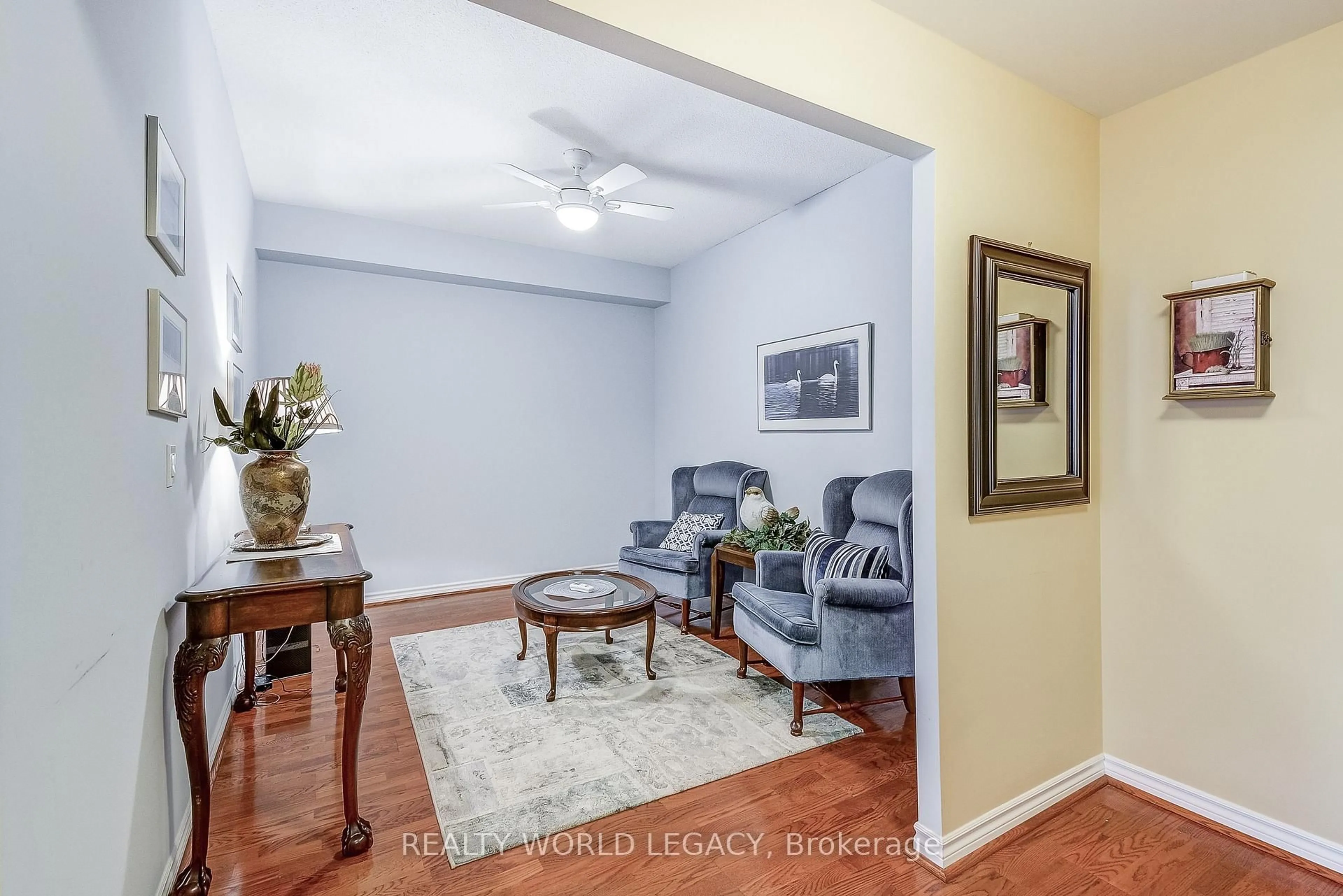 Living room with furniture, unknown for 100 Burloak Dr #2509, Burlington Ontario L7L 6P6