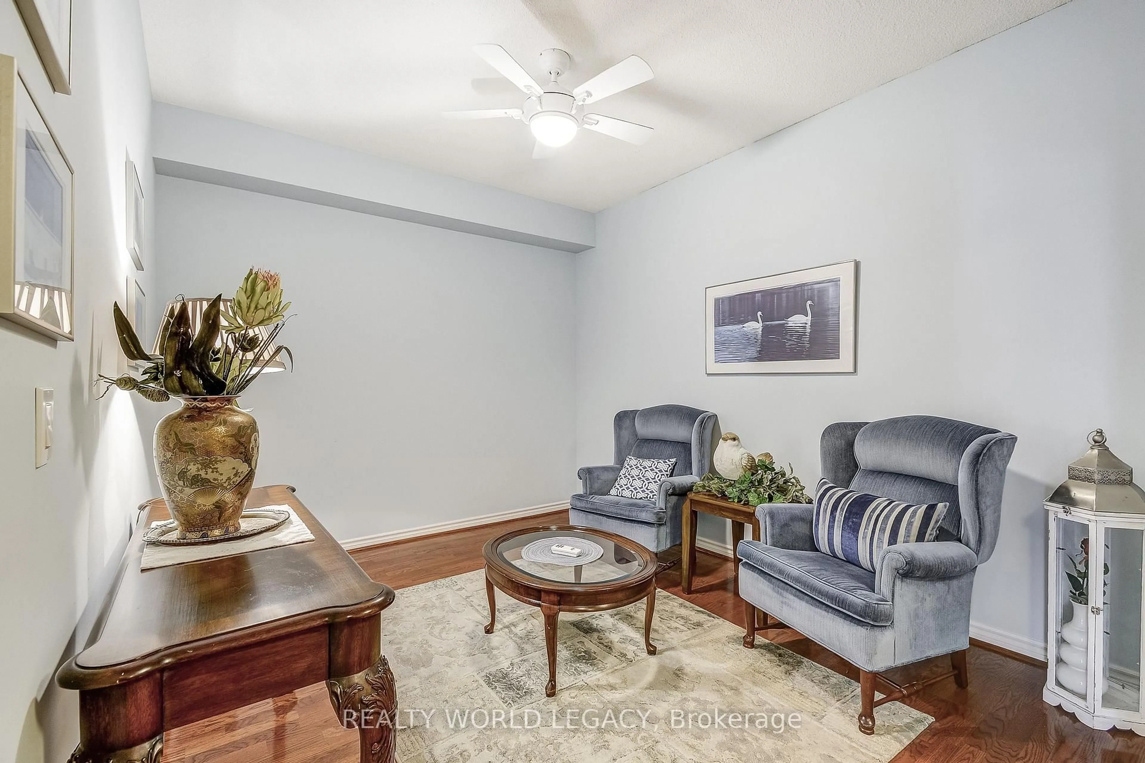 Living room with furniture, unknown for 100 Burloak Dr #2509, Burlington Ontario L7L 6P6