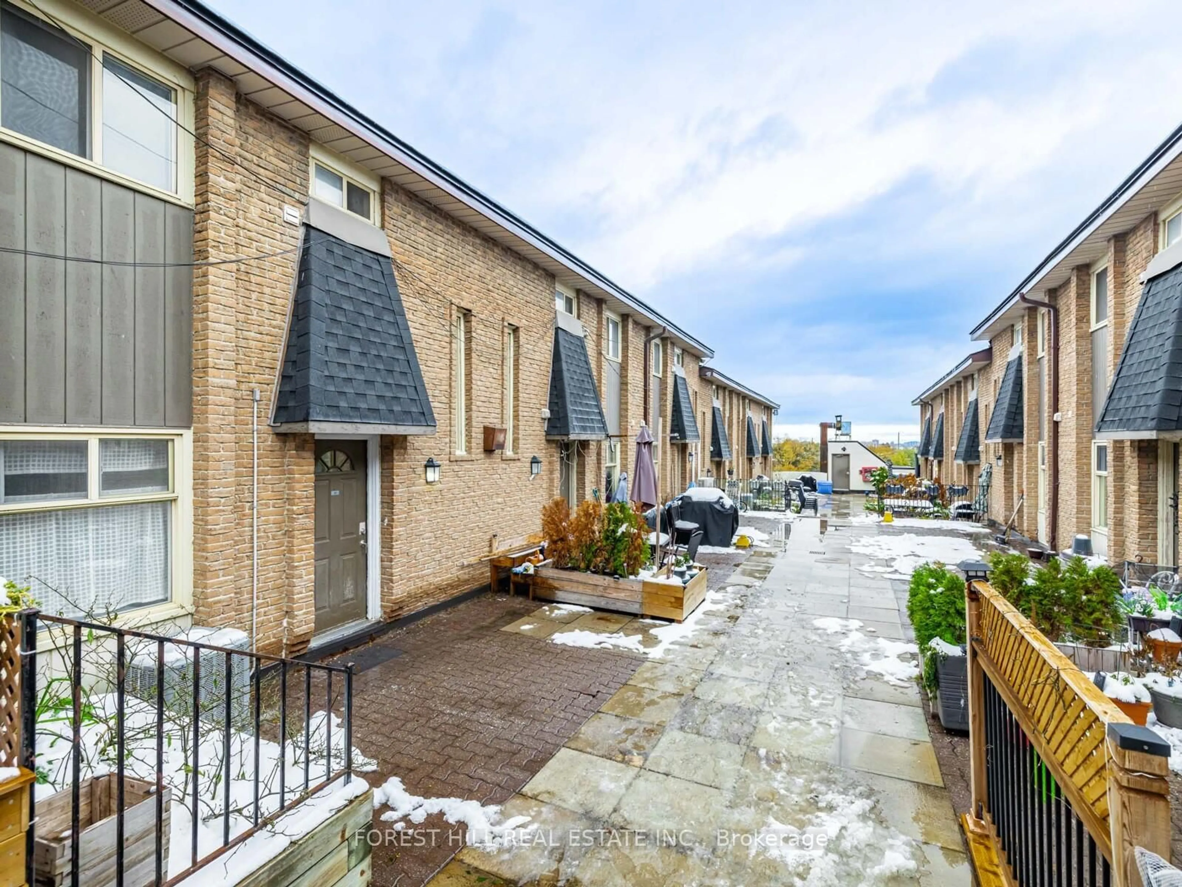 Patio, street for 16 Rexdale Blvd #25, Toronto Ontario M9W 5Z3