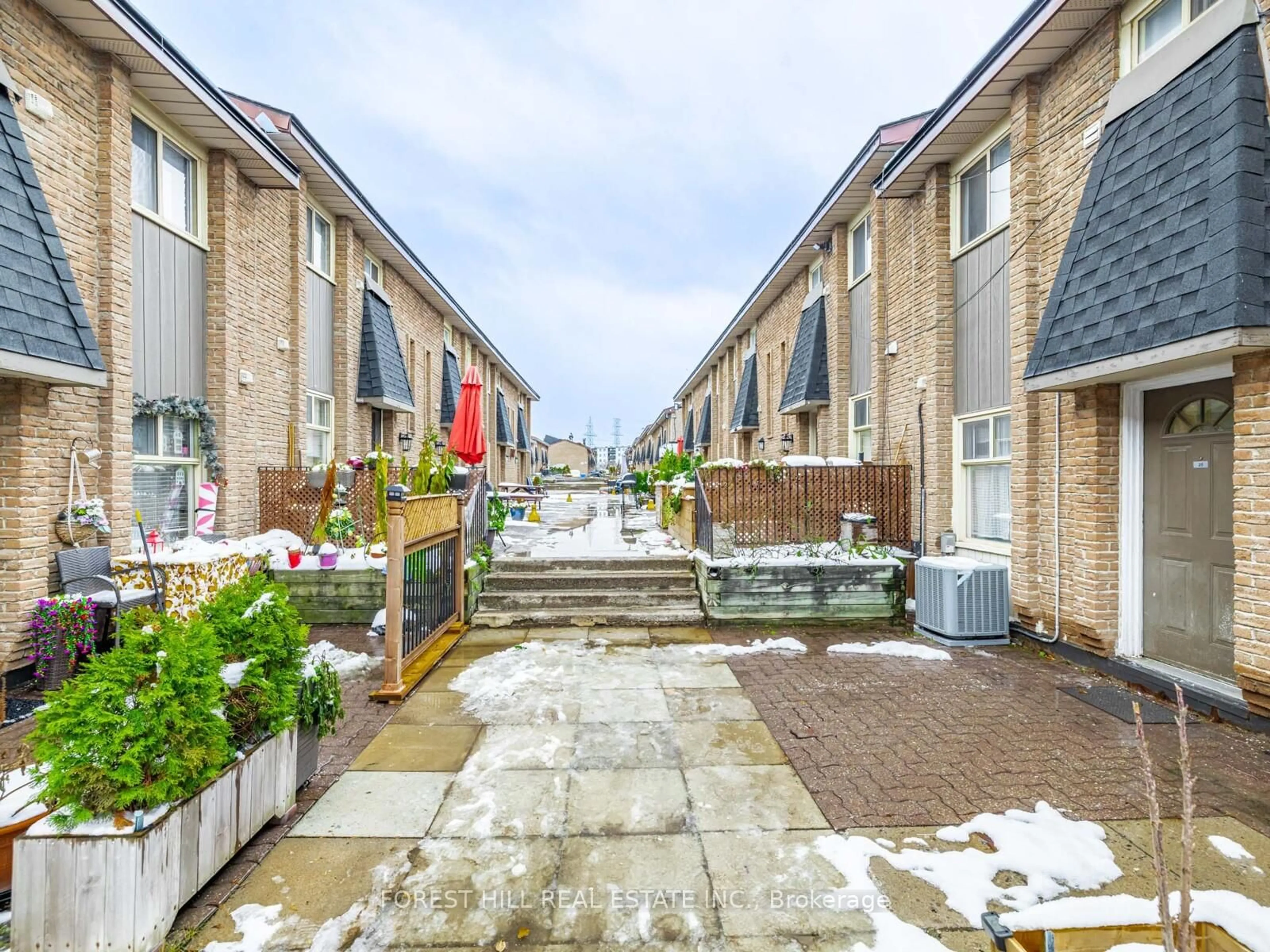 Patio, street for 16 Rexdale Blvd #25, Toronto Ontario M9W 5Z3