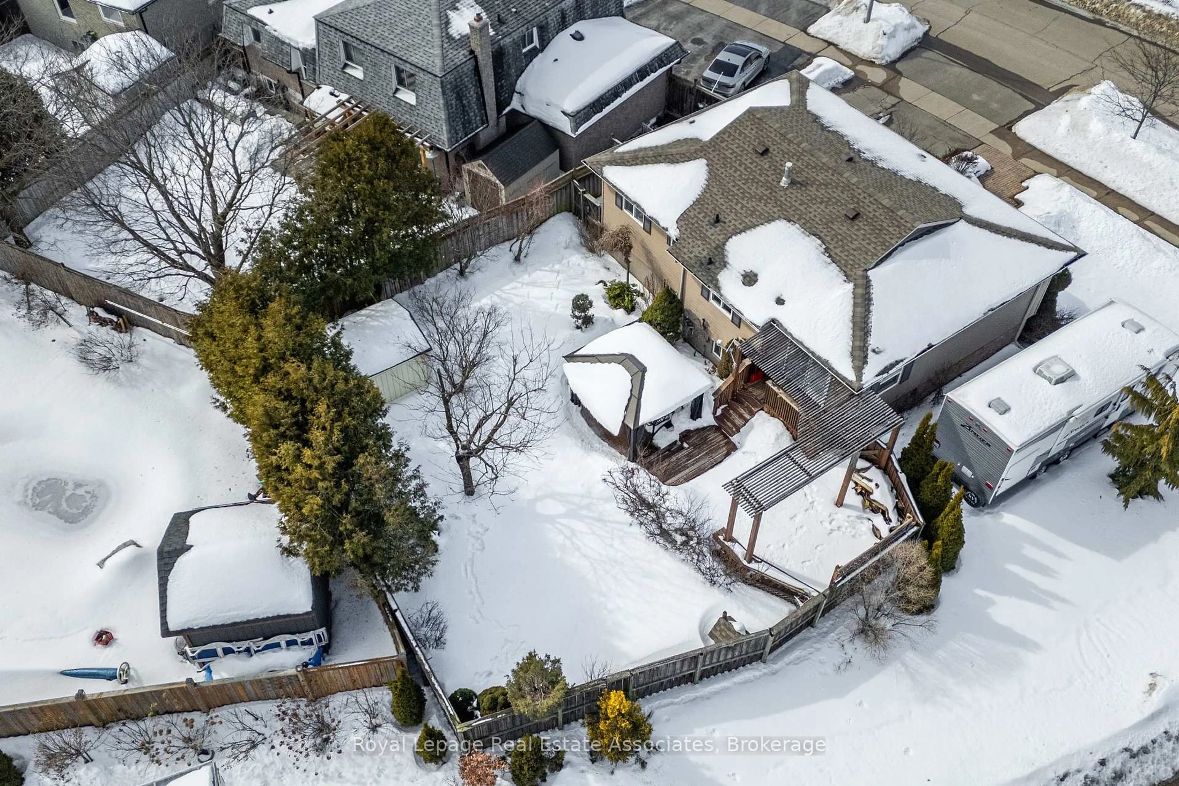 A pic from outside/outdoor area/front of a property/back of a property/a pic from drone, street for 29 Norman Ave, Halton Hills Ontario L7J 2R6