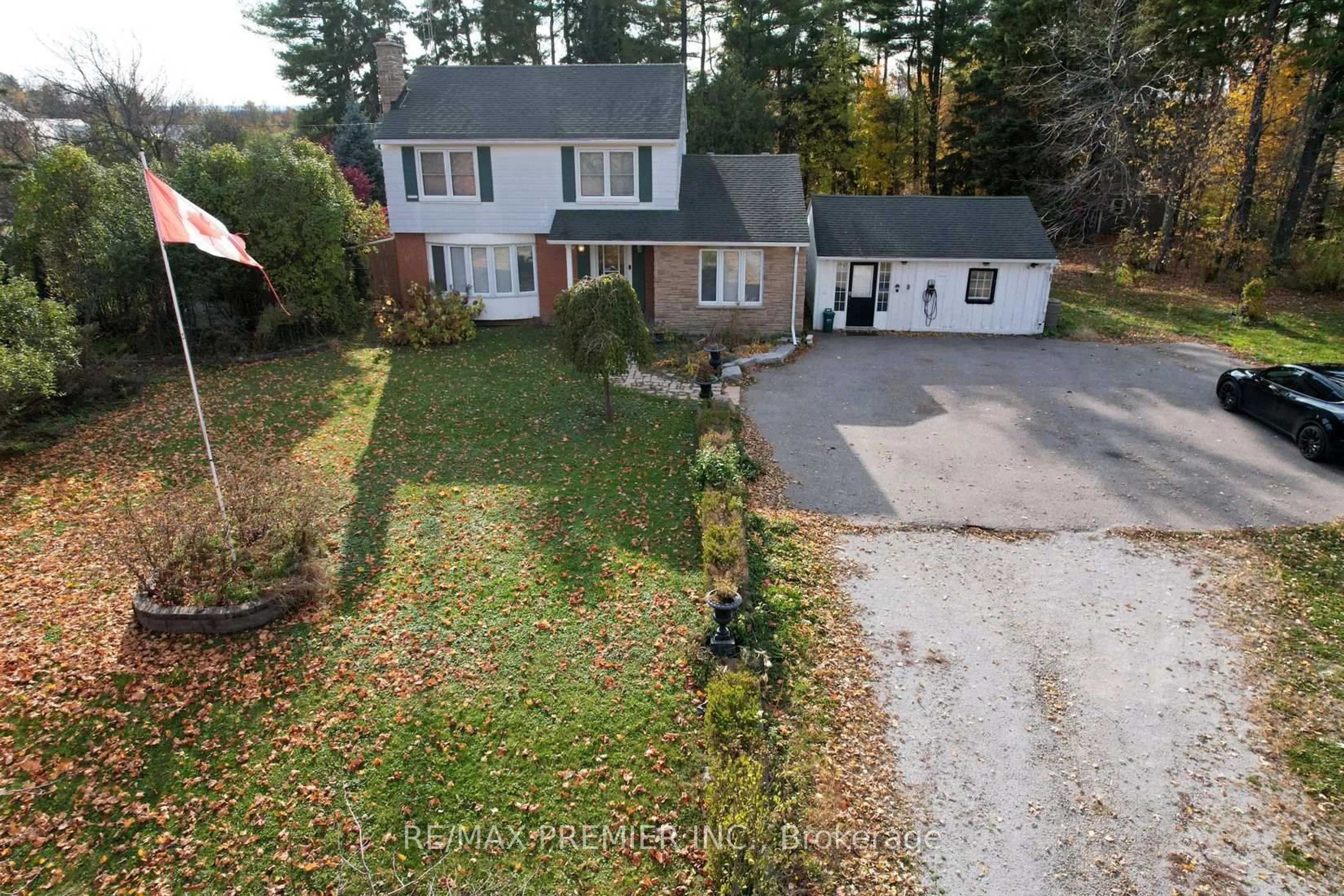A pic from outside/outdoor area/front of a property/back of a property/a pic from drone, street for 9190 Trafalgar Rd, Halton Hills Ontario L7G 4S5