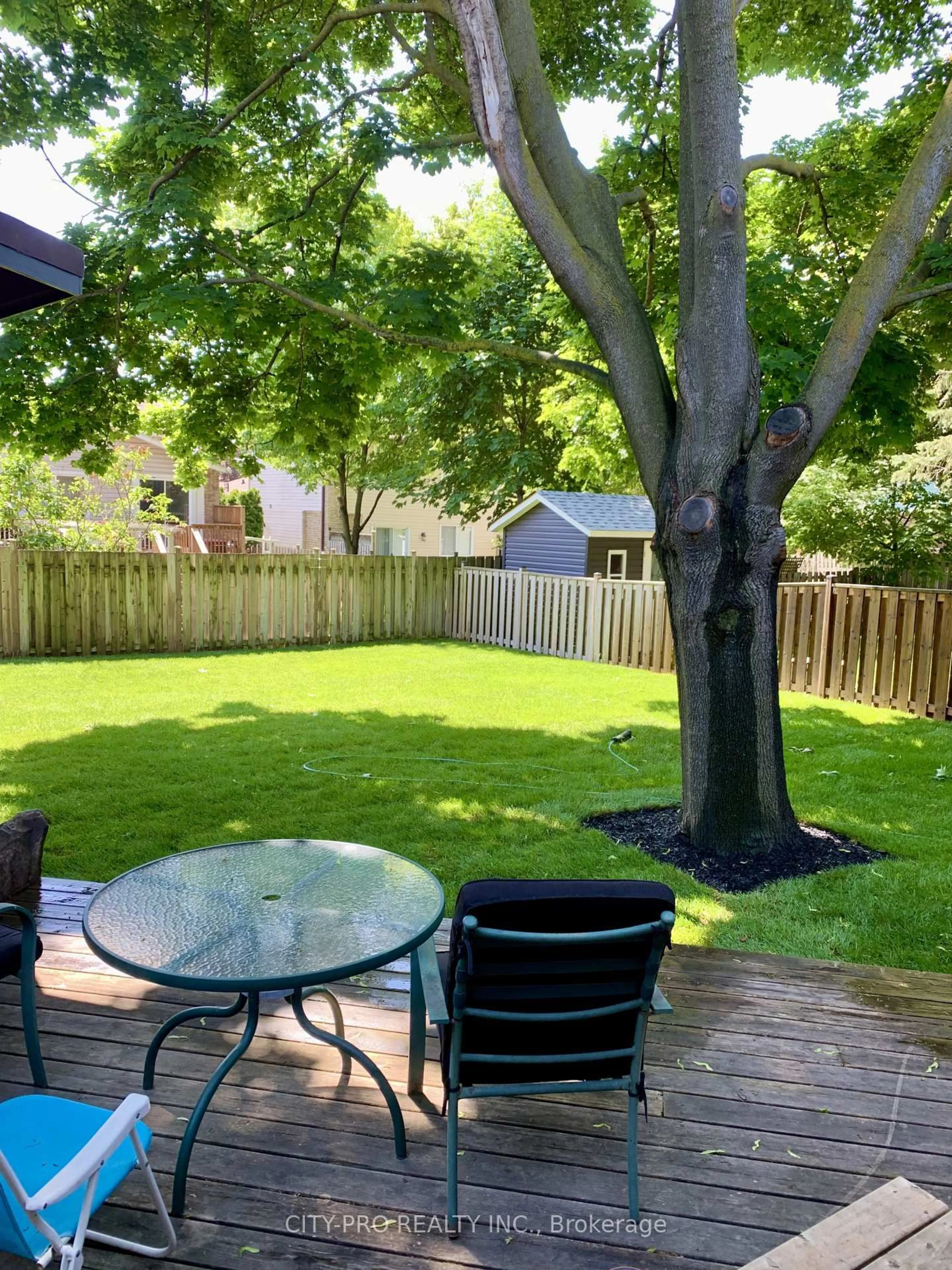 Patio, street for 2848 Windwood Dr, Mississauga Ontario L5N 1W6