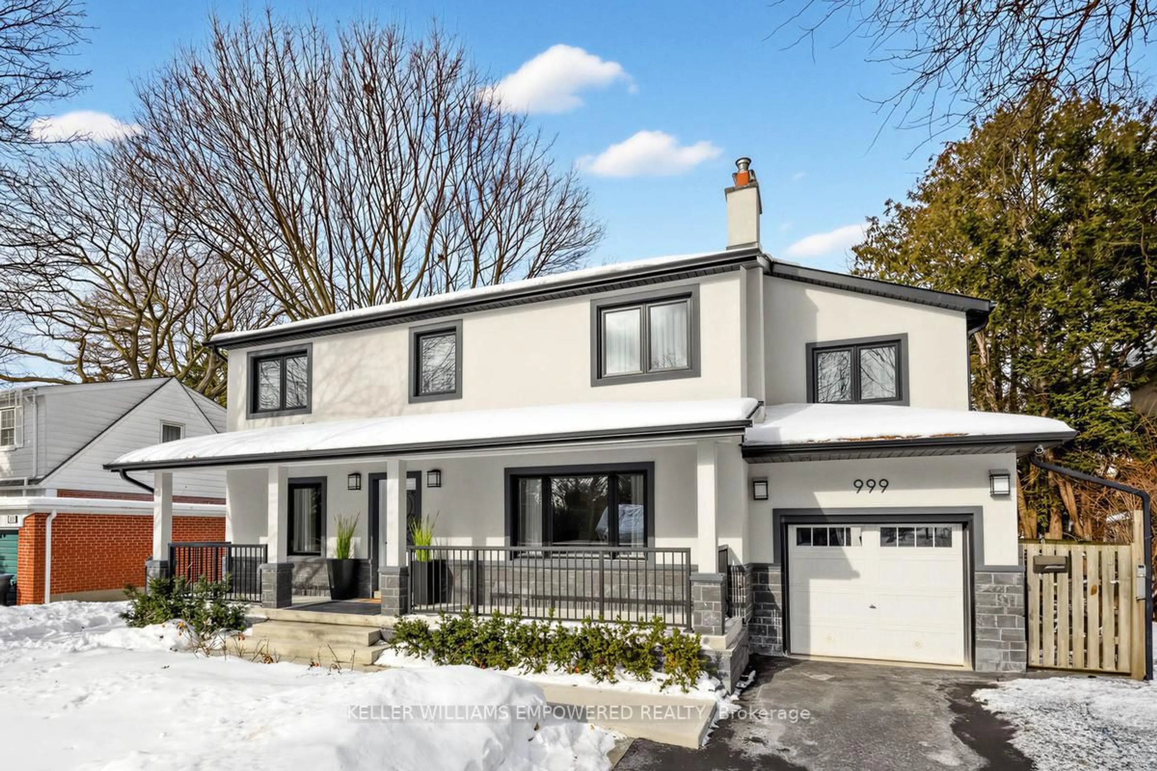 Home with brick exterior material, street for 999 Henley Rd, Mississauga Ontario L4Y 1C8