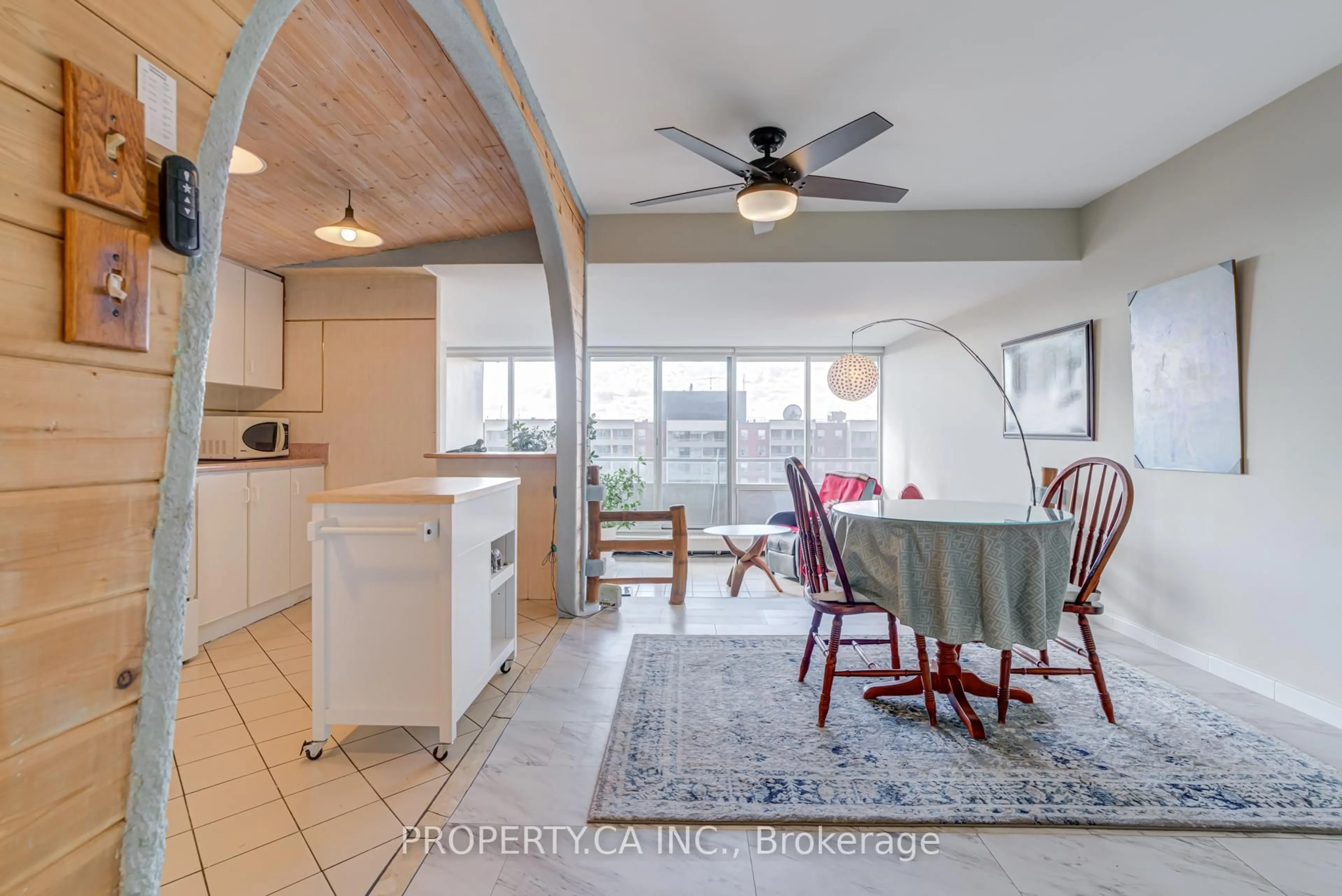 Open concept kitchen, ceramic/tile floor for 9 Four Winds Dr #1113, Toronto Ontario M3J 2S8