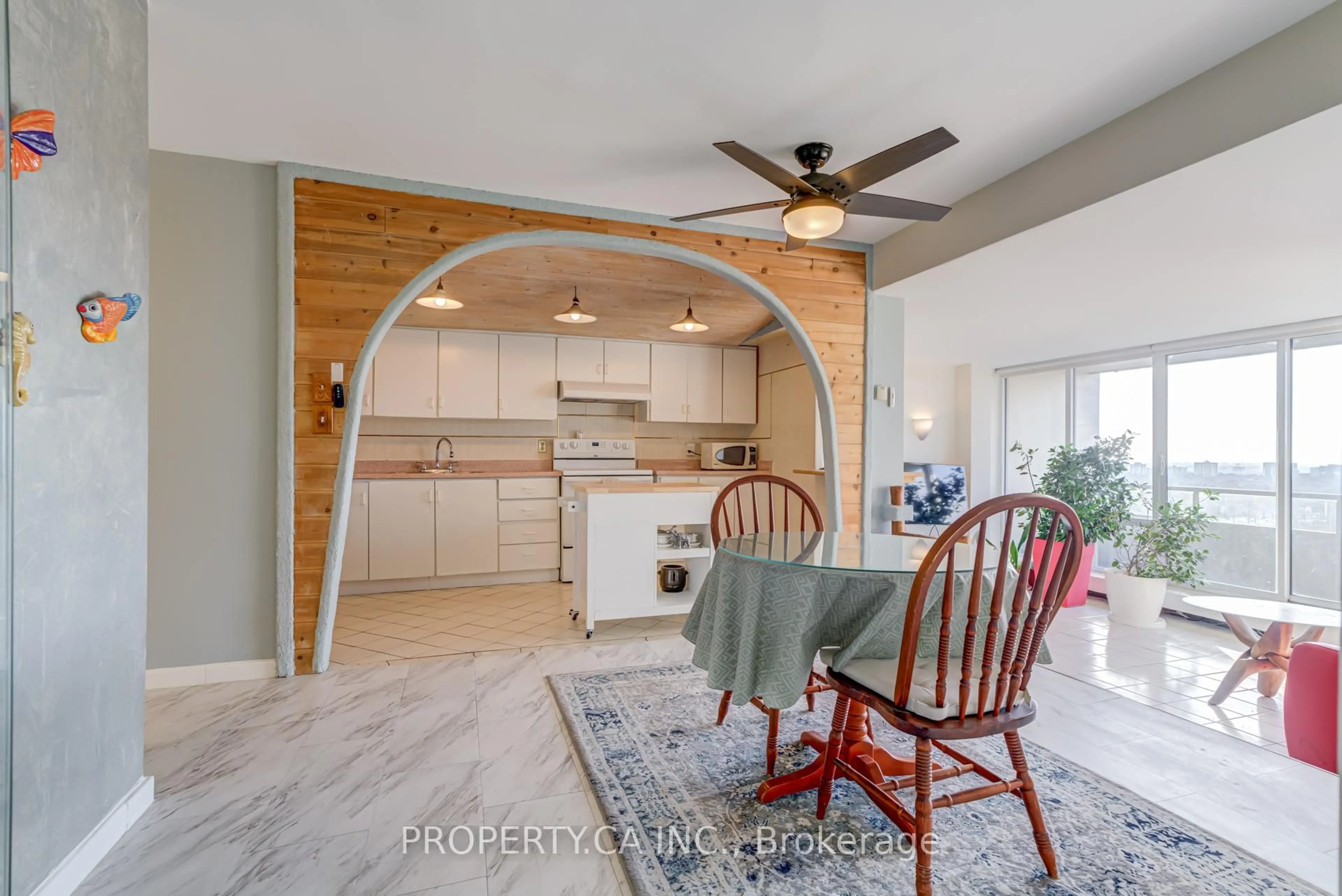 Open concept kitchen, ceramic/tile floor for 9 Four Winds Dr #1113, Toronto Ontario M3J 2S8