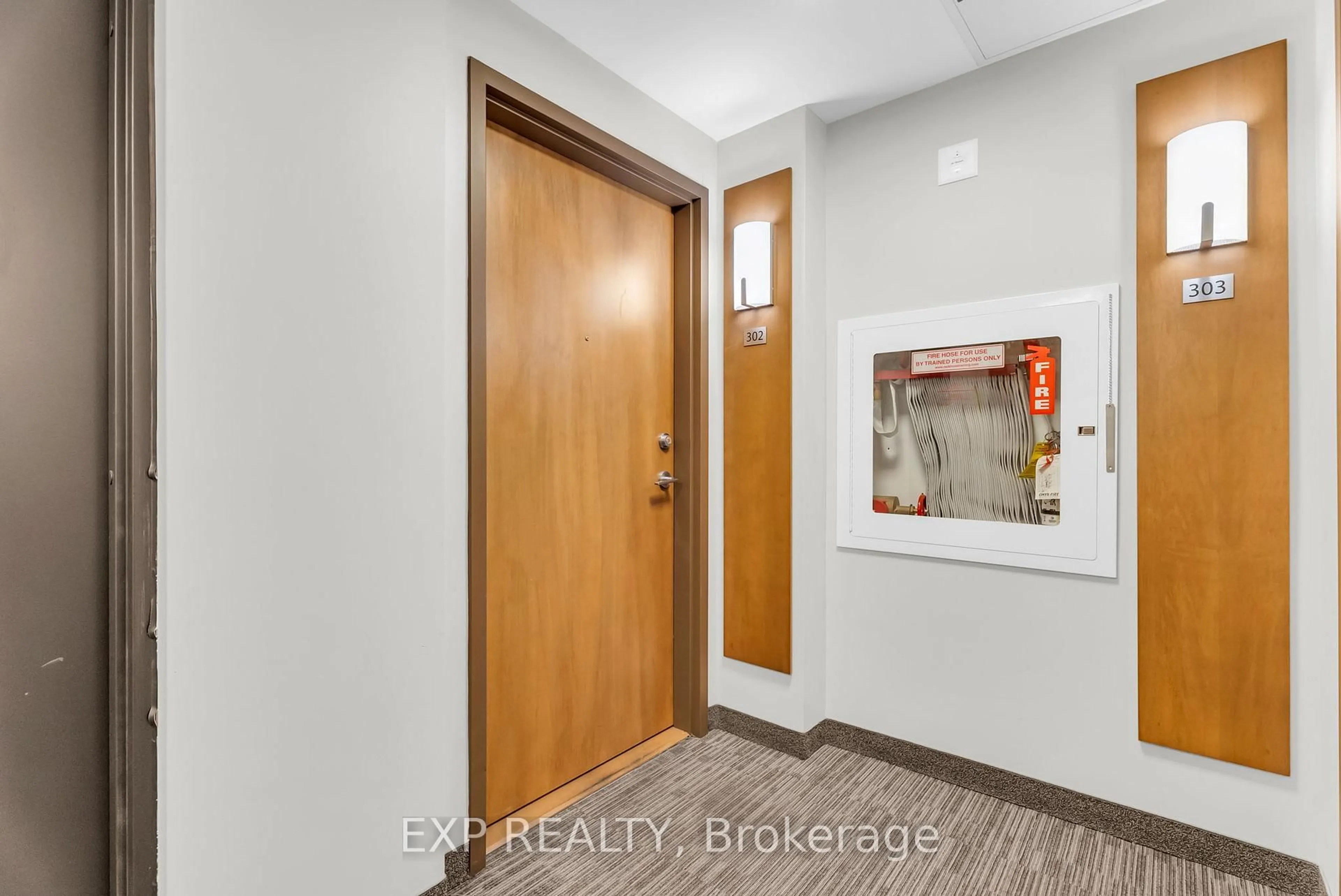 Indoor entryway for 340 Plains Rd #302, Burlington Ontario L7T 0C2