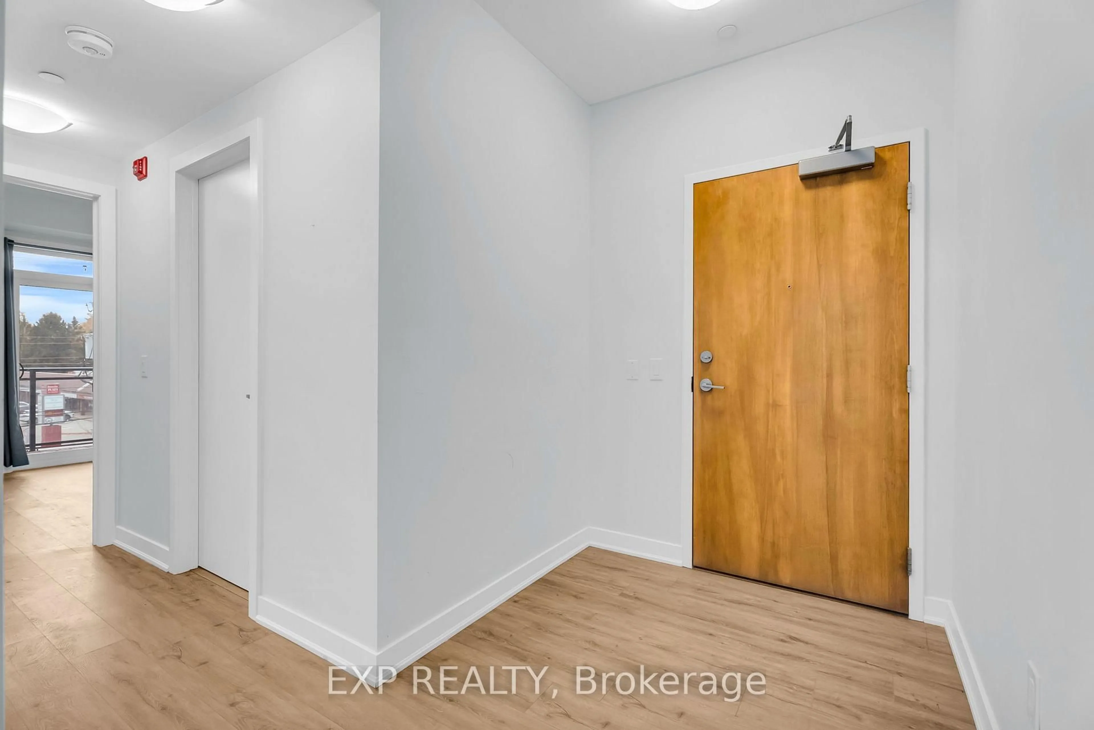 Indoor entryway for 340 Plains Rd #302, Burlington Ontario L7T 0C2