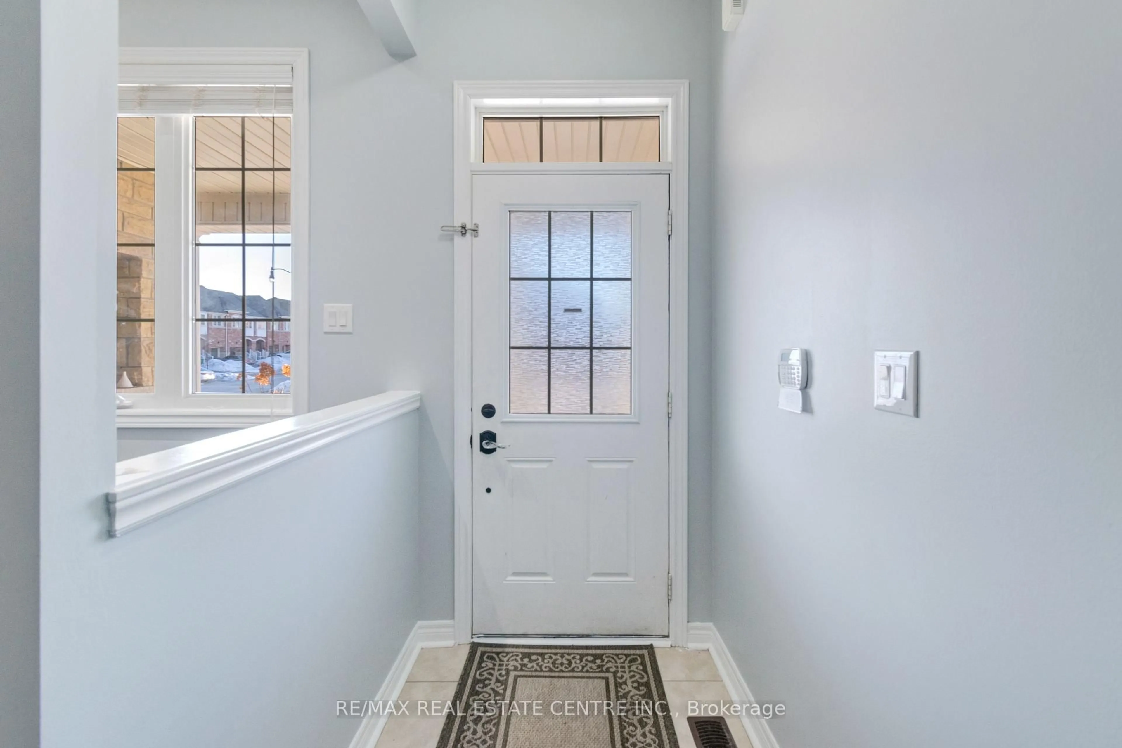 Indoor entryway for 49 Wardsville Dr, Brampton Ontario L6Y 0T7