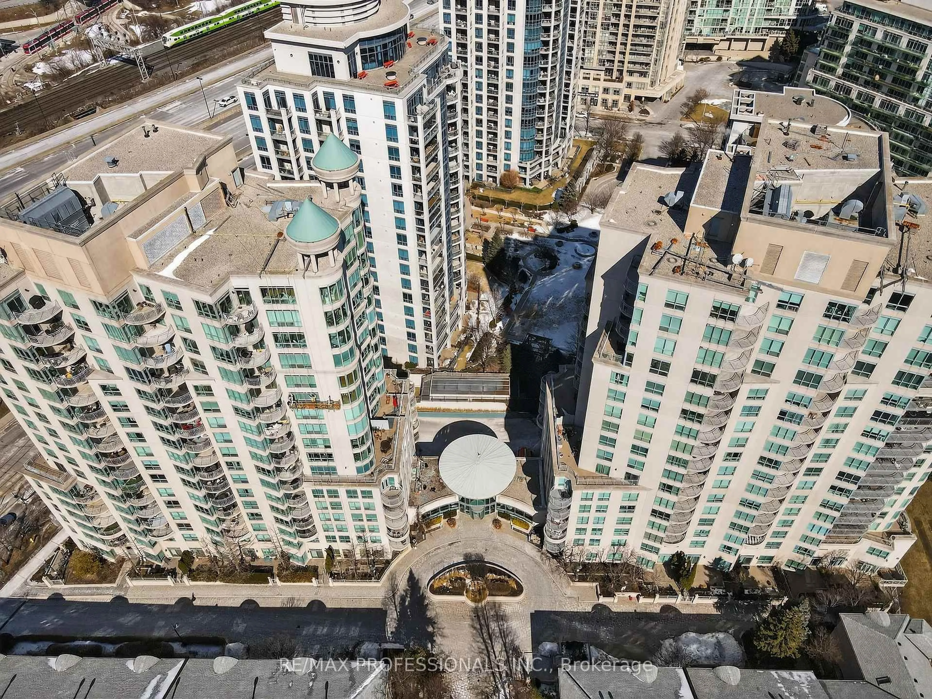 A pic from outside/outdoor area/front of a property/back of a property/a pic from drone, city buildings view from balcony for 2111 Lakeshore Blvd #812, Toronto Ontario M8V 4B2