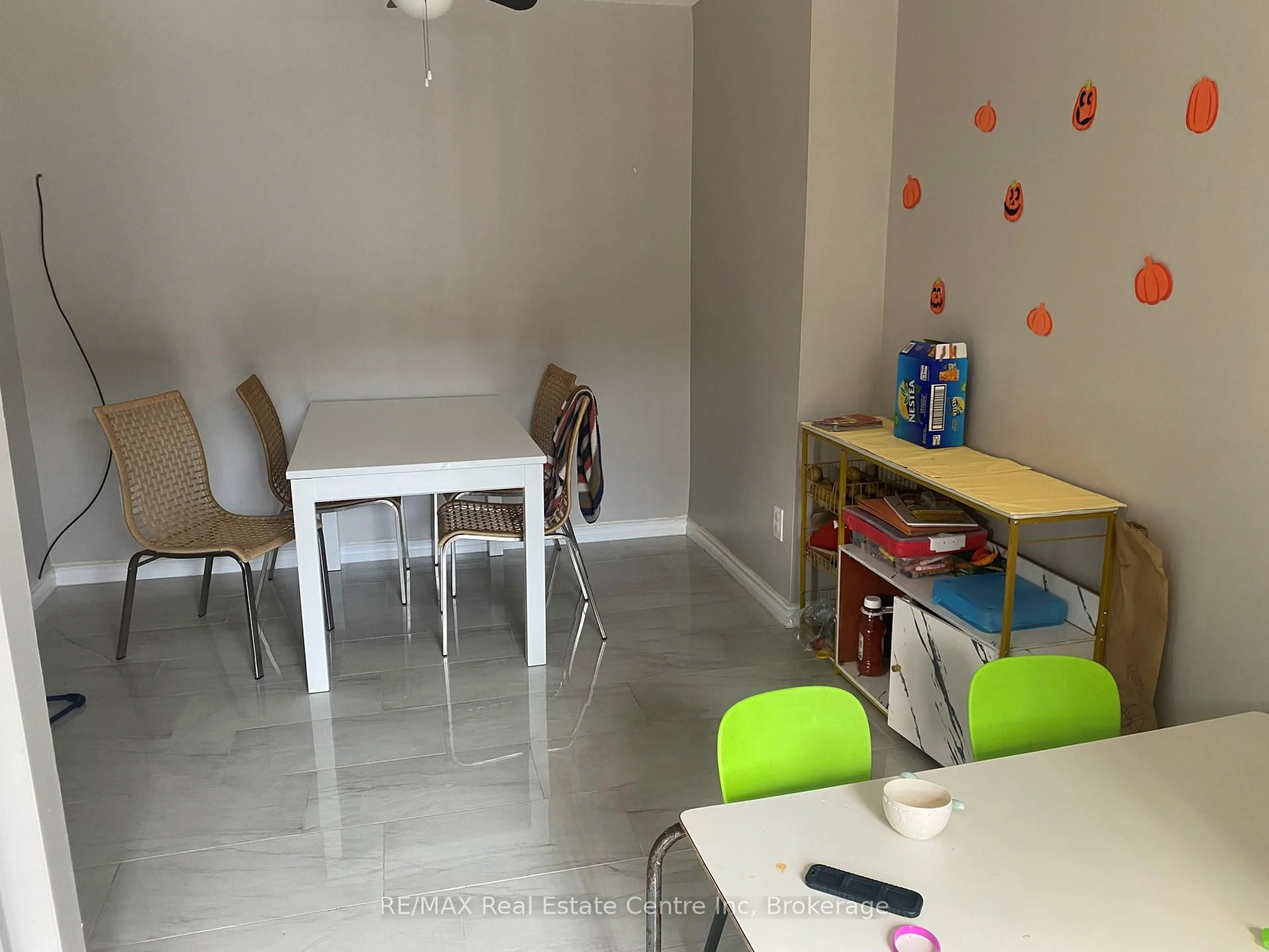 A pic of a room for 371 Bronte St #49, Milton Ontario L9T 3K5