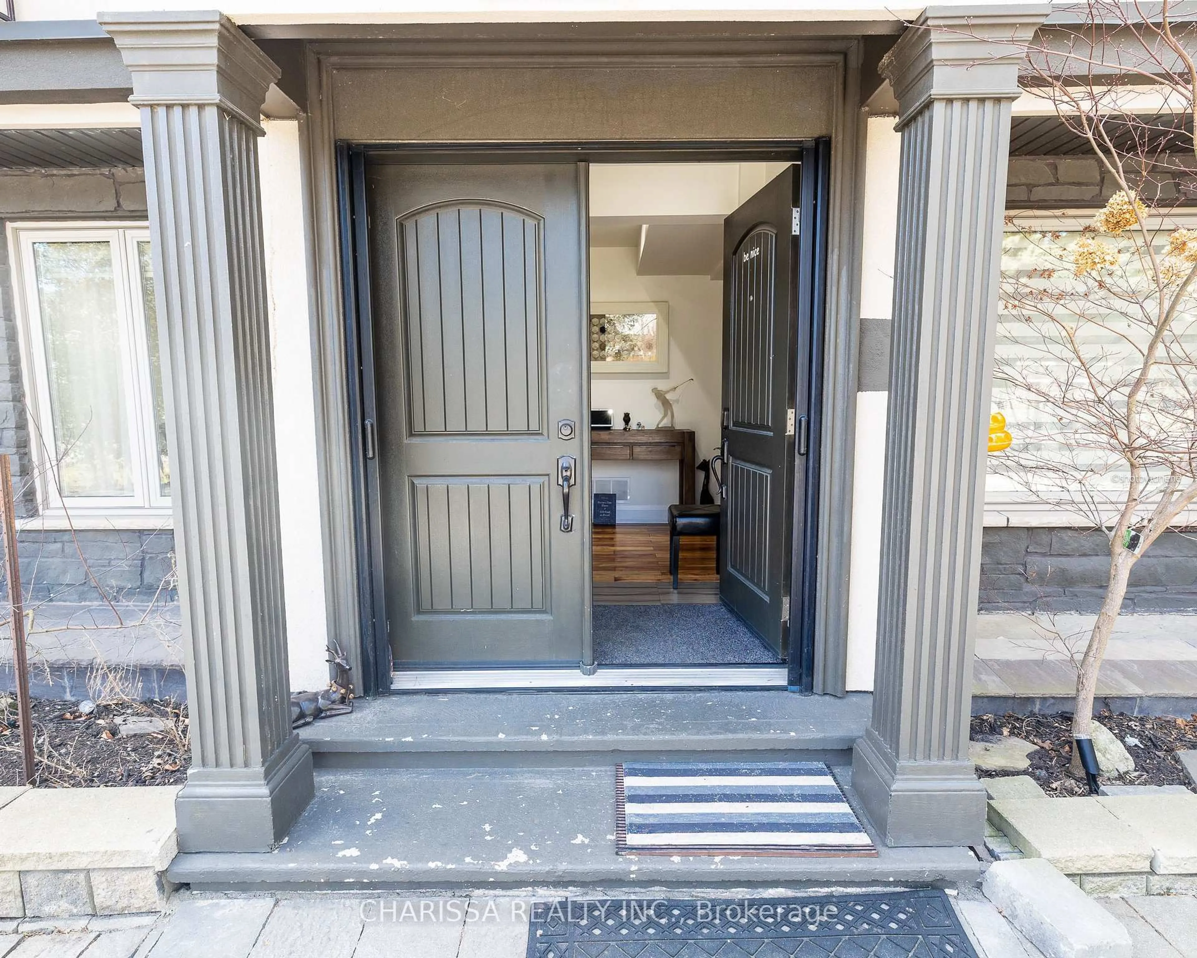 Indoor entryway for 60 Belvedere Dr, Oakville Ontario L6L 4B6